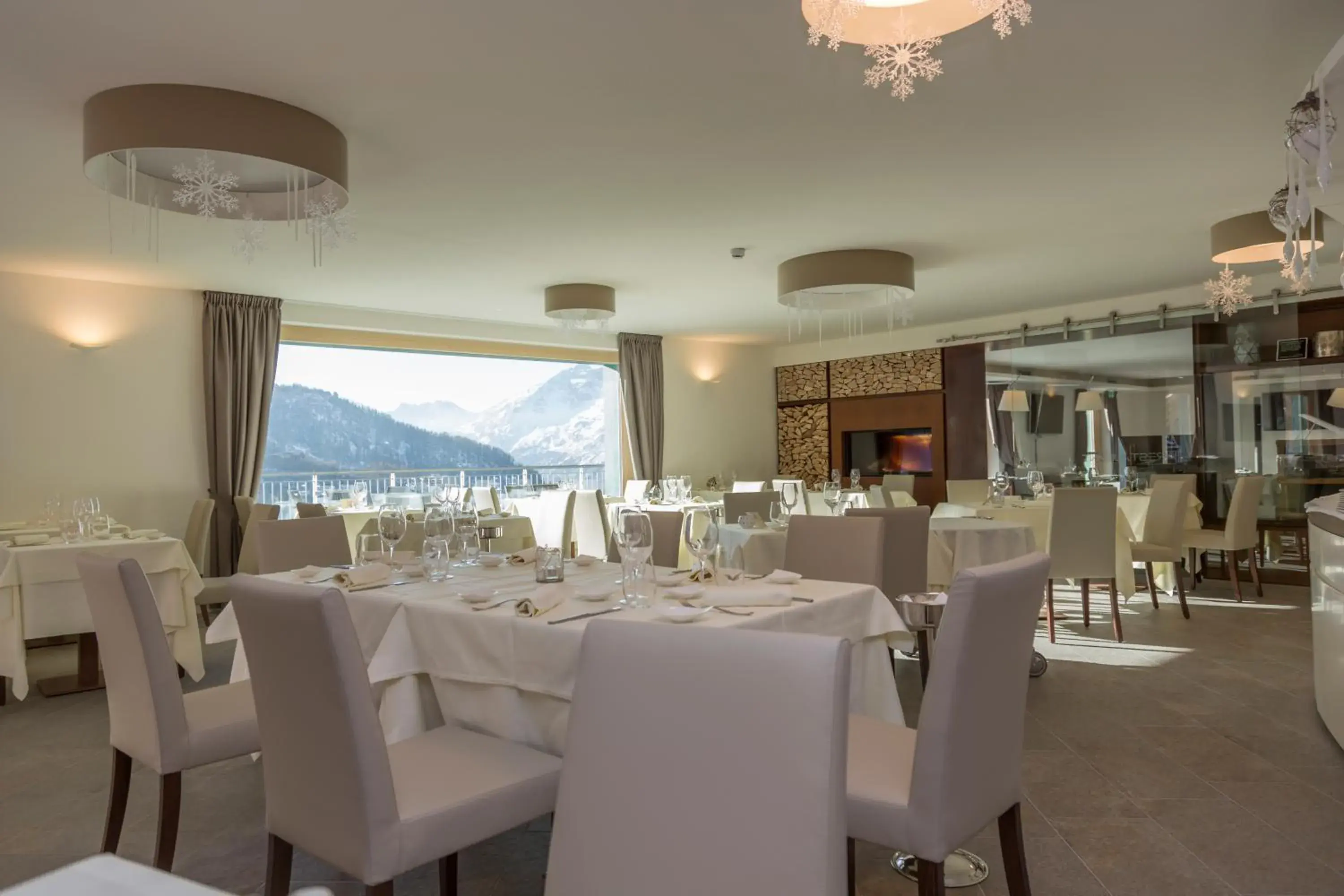 Restaurant/places to eat in White Angel Hotel Restaurant/places to eat in White Angel Hotel