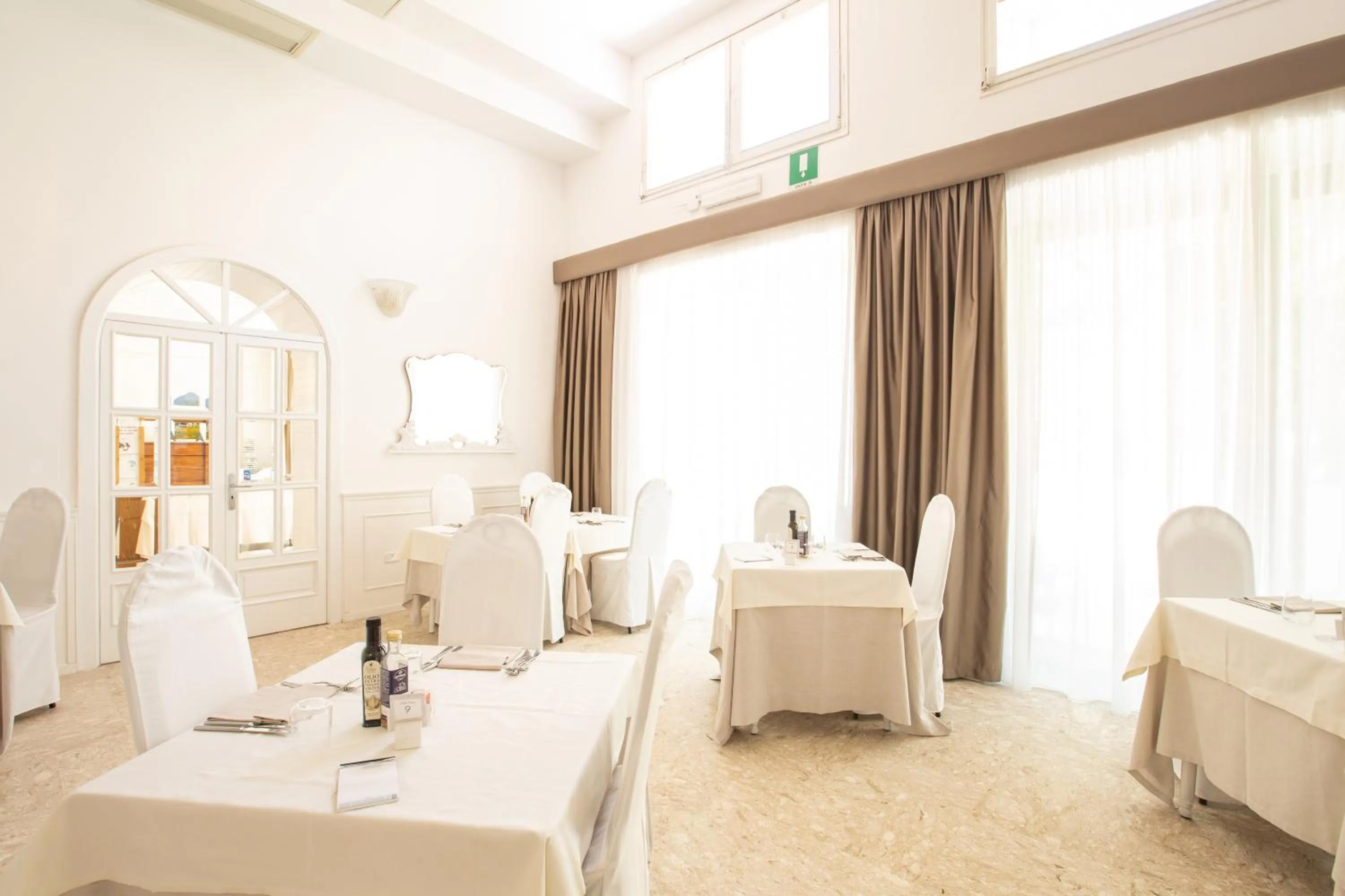 Restaurant/places to eat in Hotel Falcone