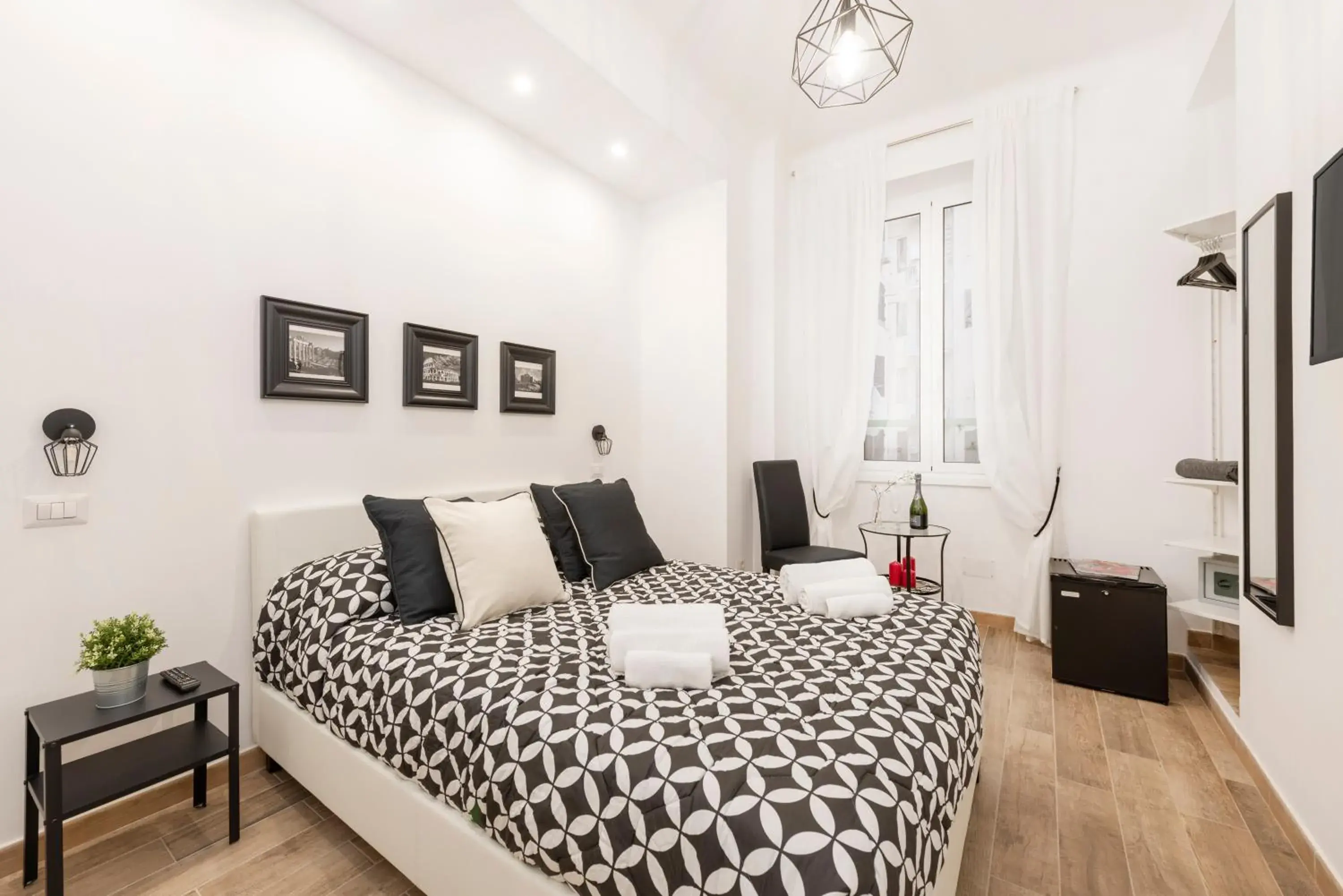 Standard Double Room in Black Rooms Colosseo Standard Double Room in Black Rooms Colosseo