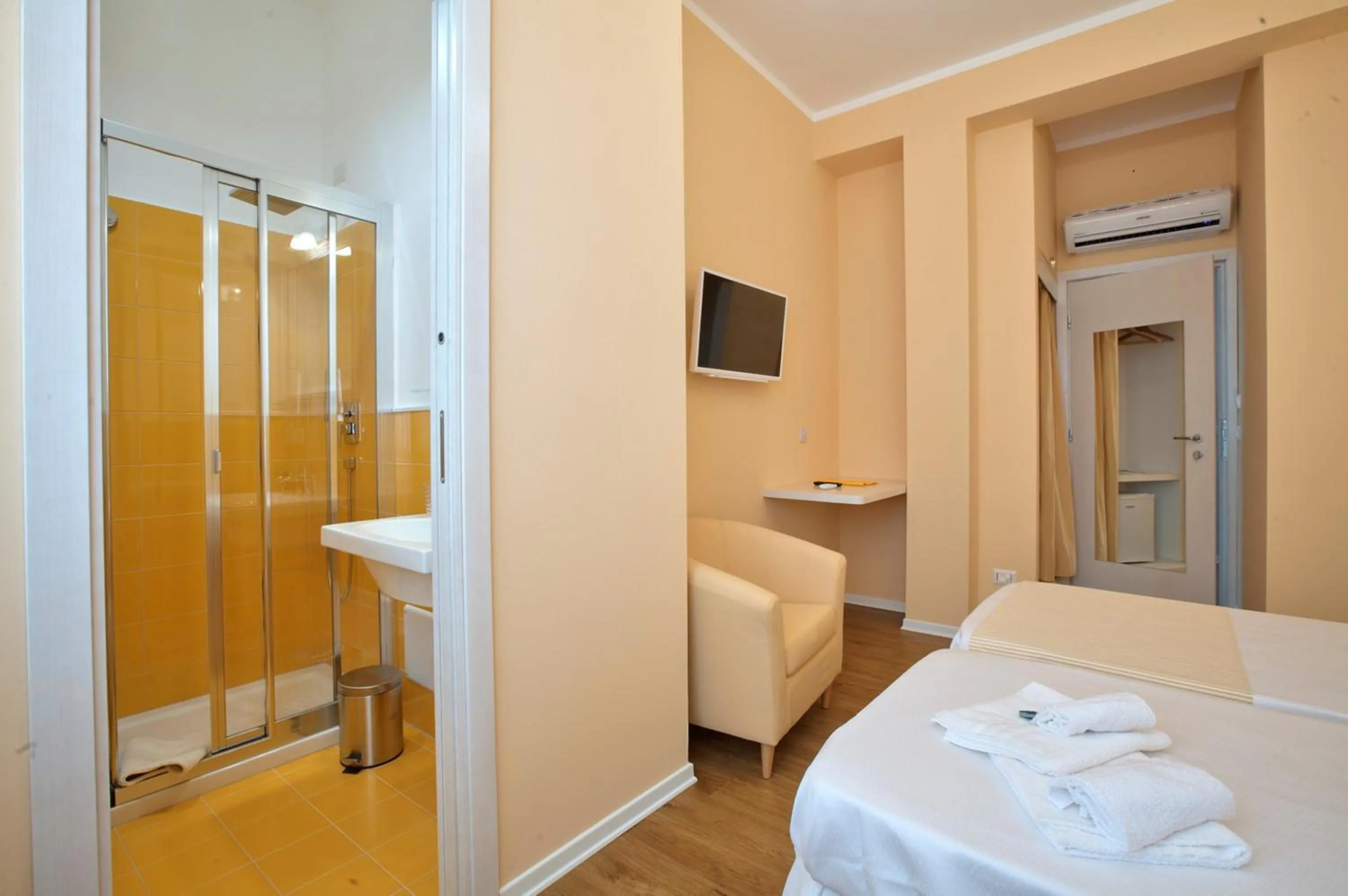 Photo of the whole room, Bed in B&B Del Corso