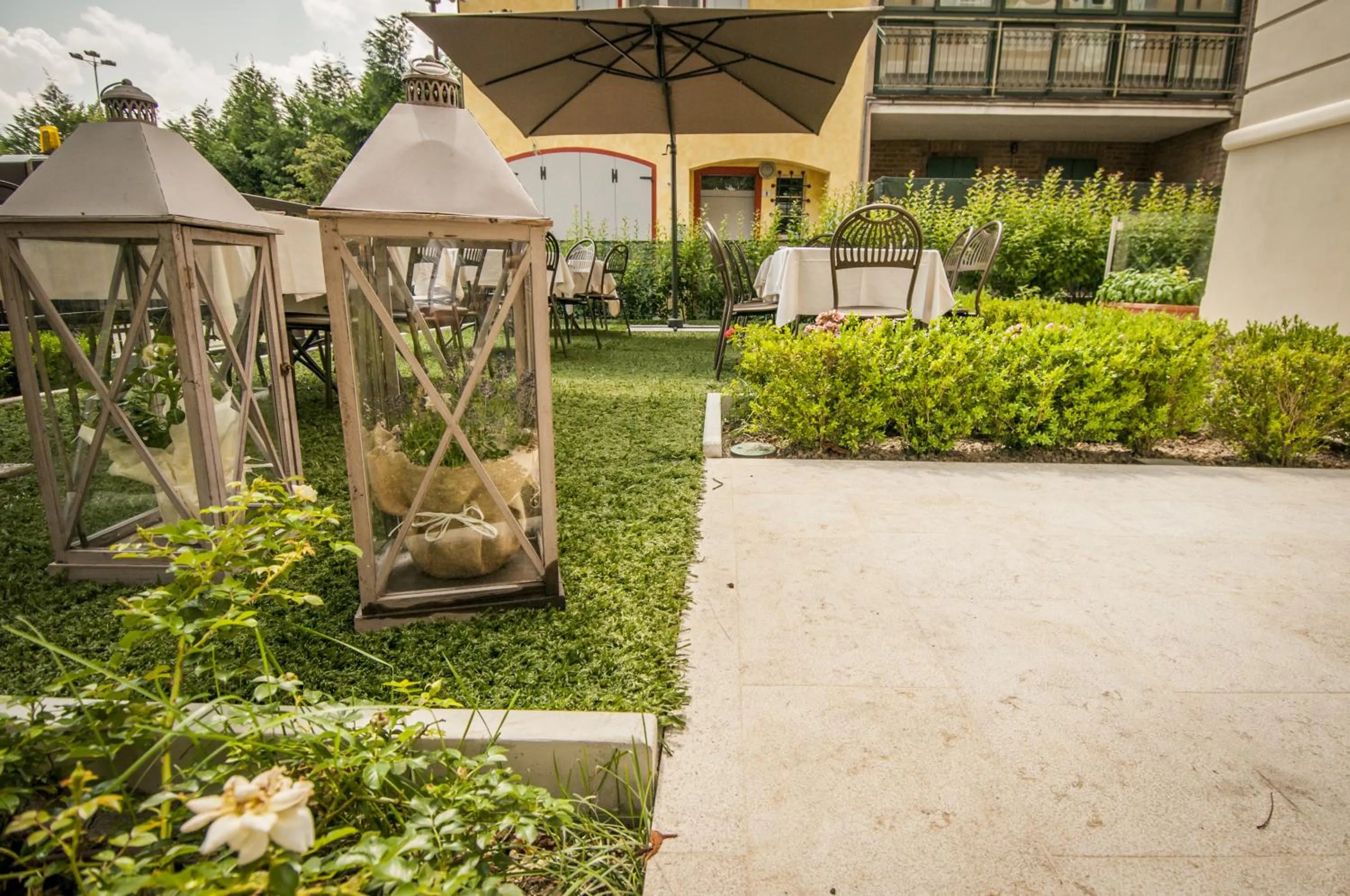 Patio in Hotel Villa Maranello