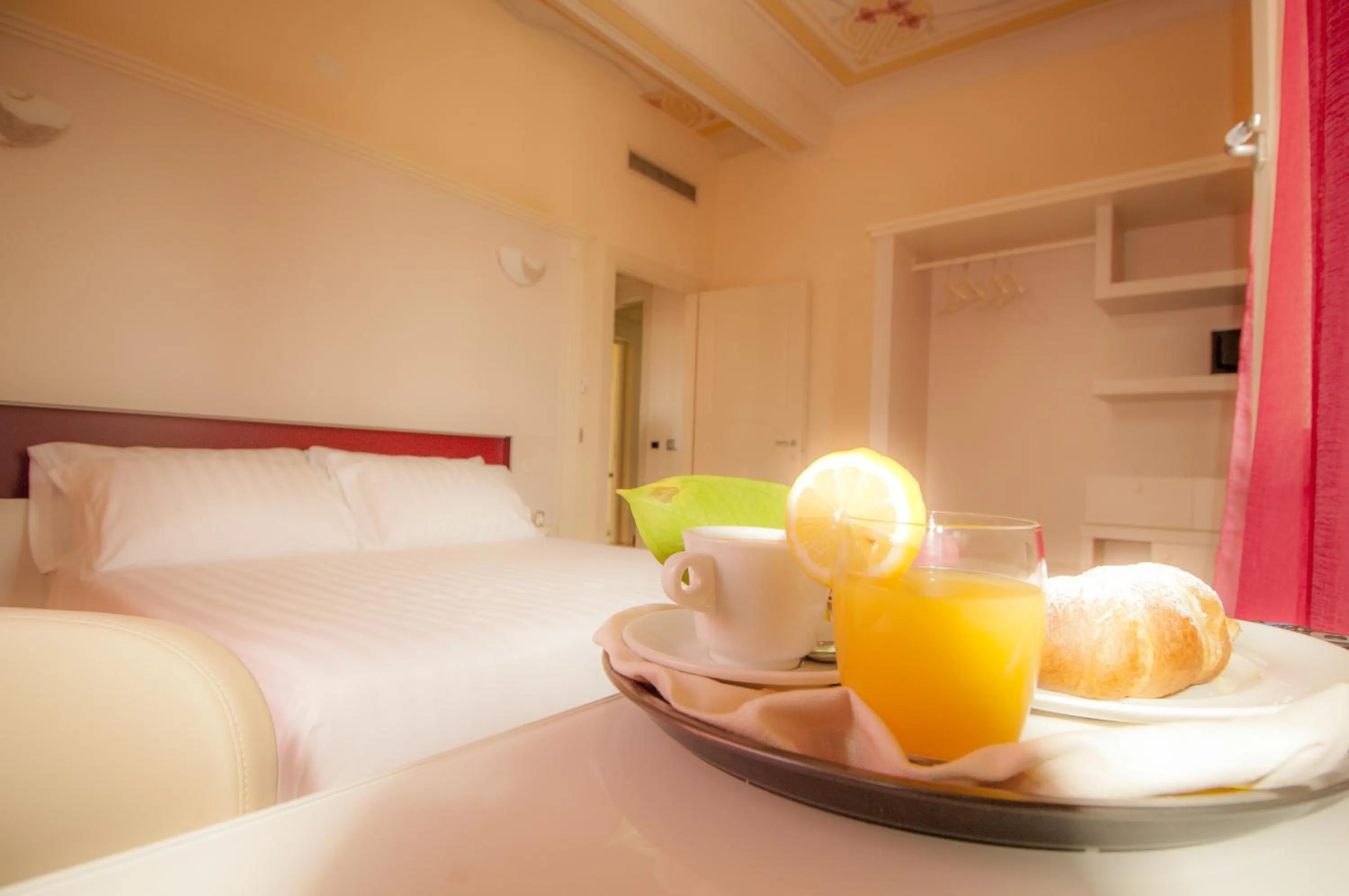 Photo of the whole room, Bed in Hotel Villa Maranello