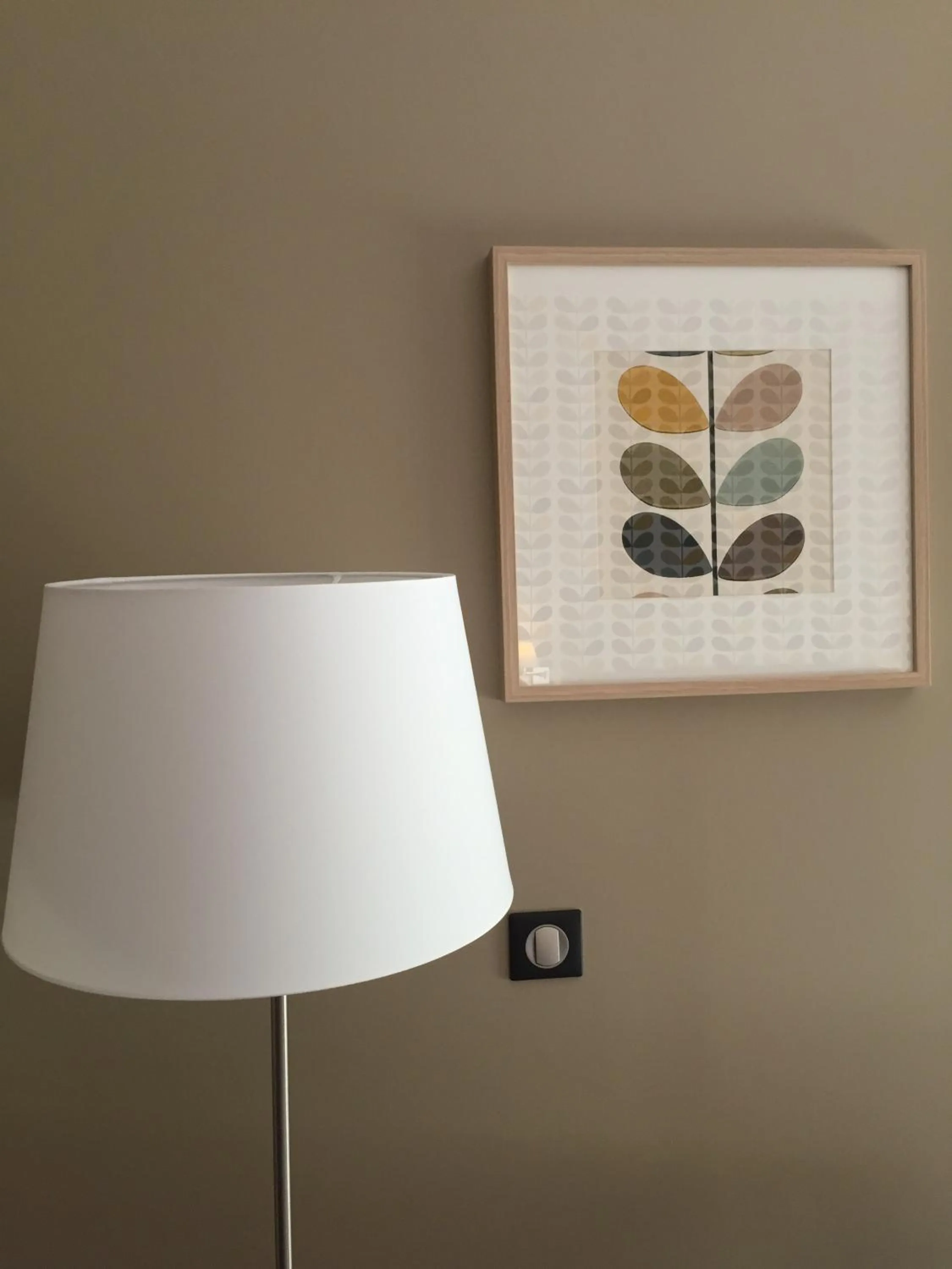 Decorative detail in Dans les Vignes