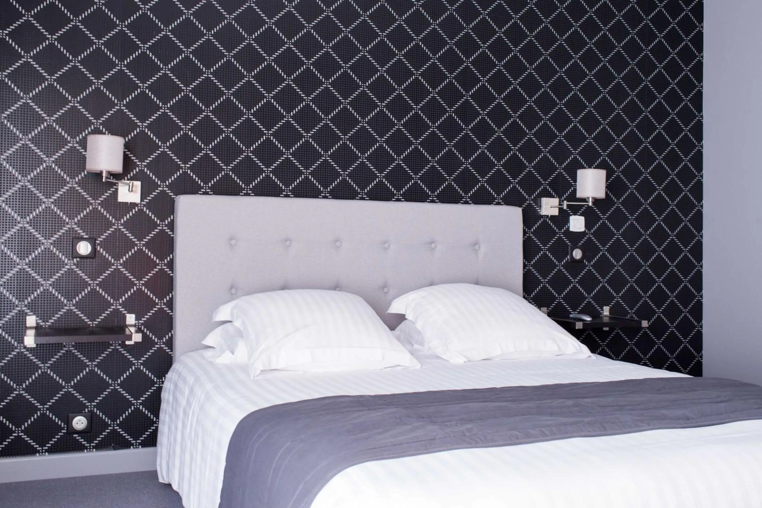 Decorative detail in Dans les Vignes