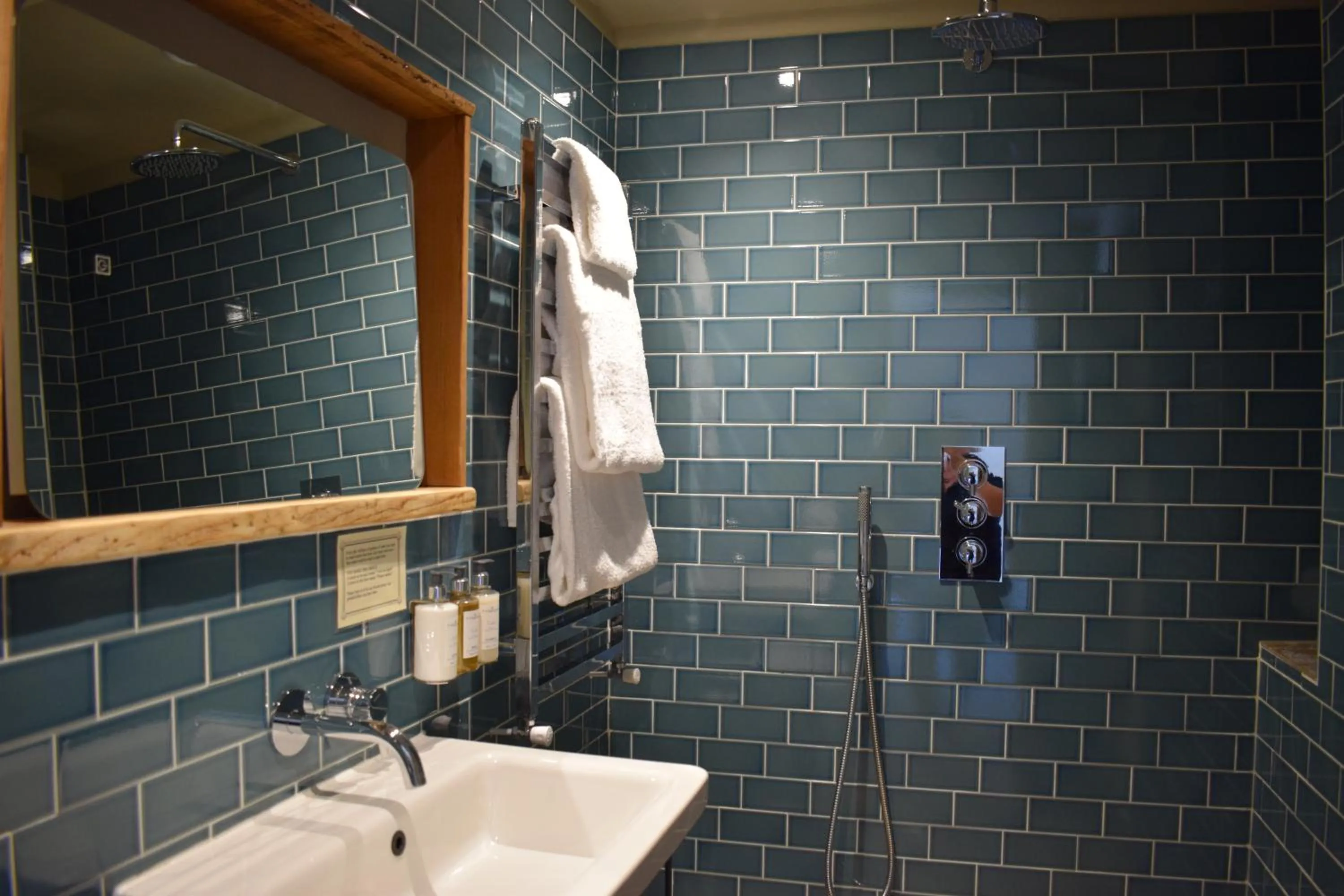 Bathroom in Alma Inn & Dining Rooms