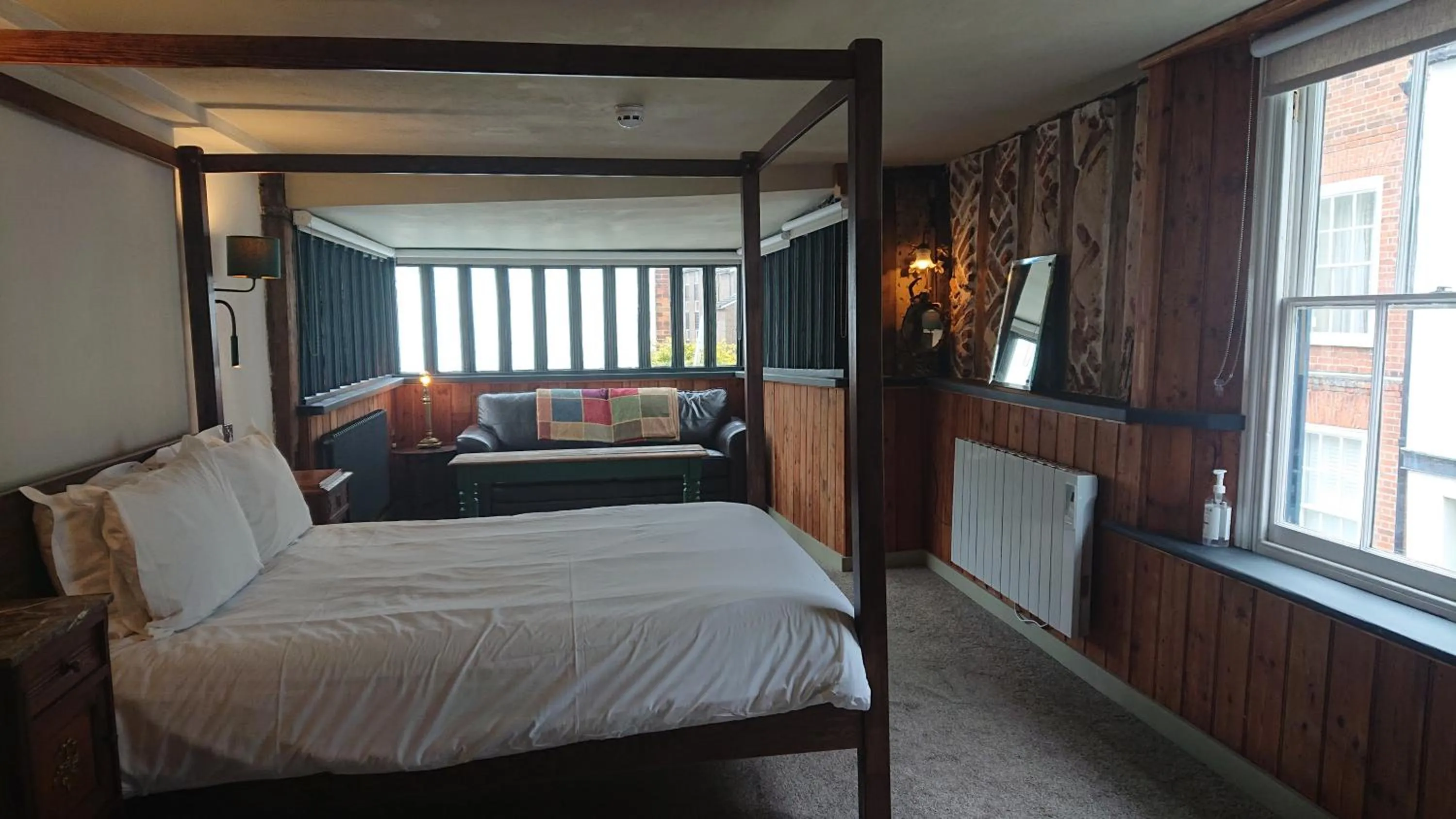 Property building, Bed in Alma Inn & Dining Rooms