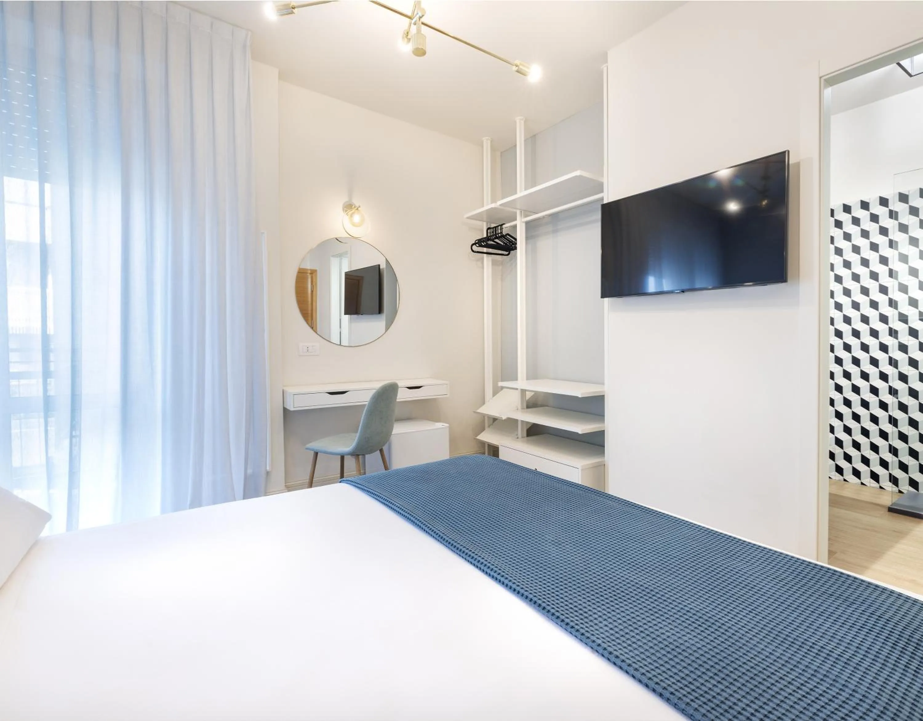 Communal lounge/ TV room, Bed in Hotel Buona fortuna