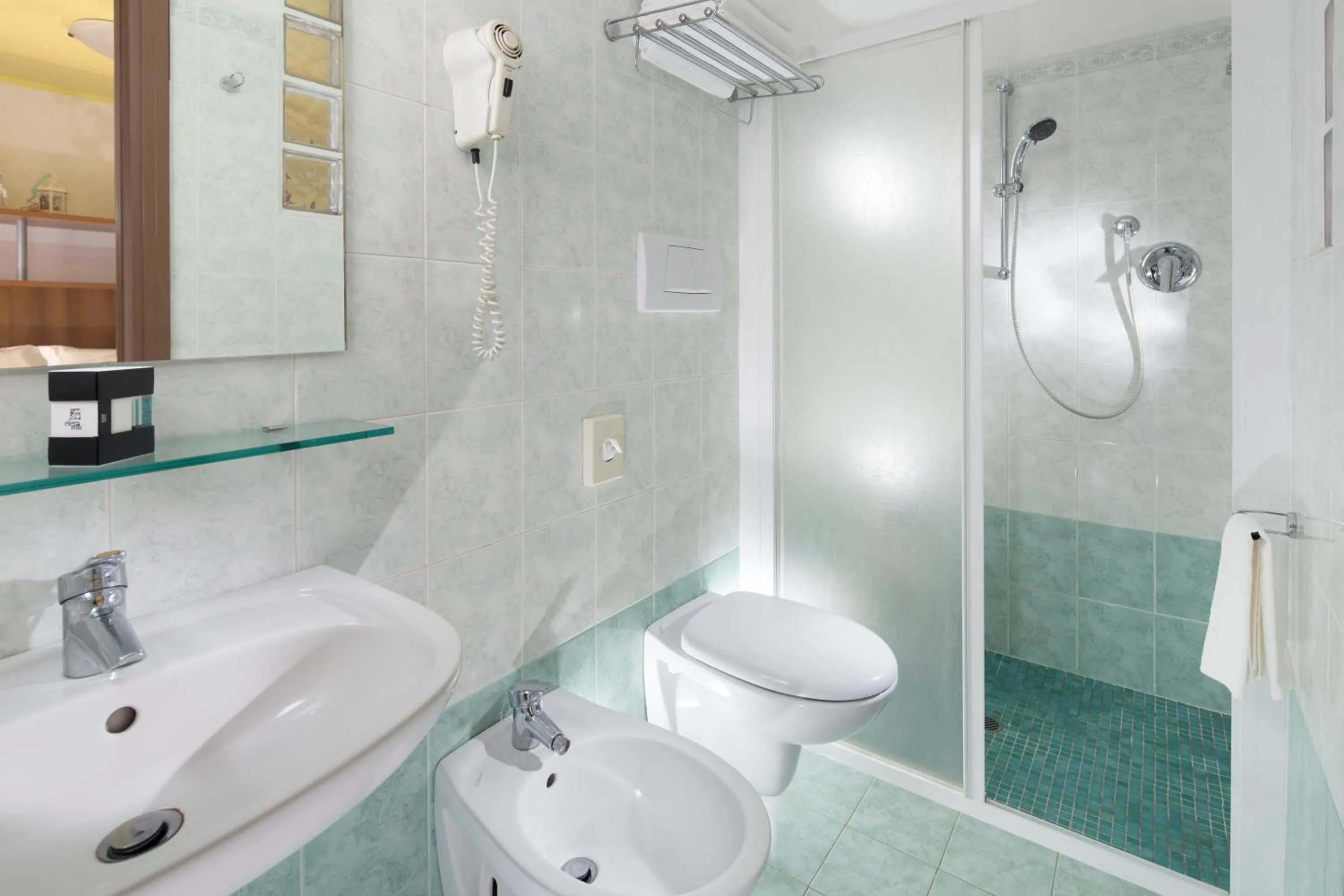 Shower in Hotel Buona fortuna