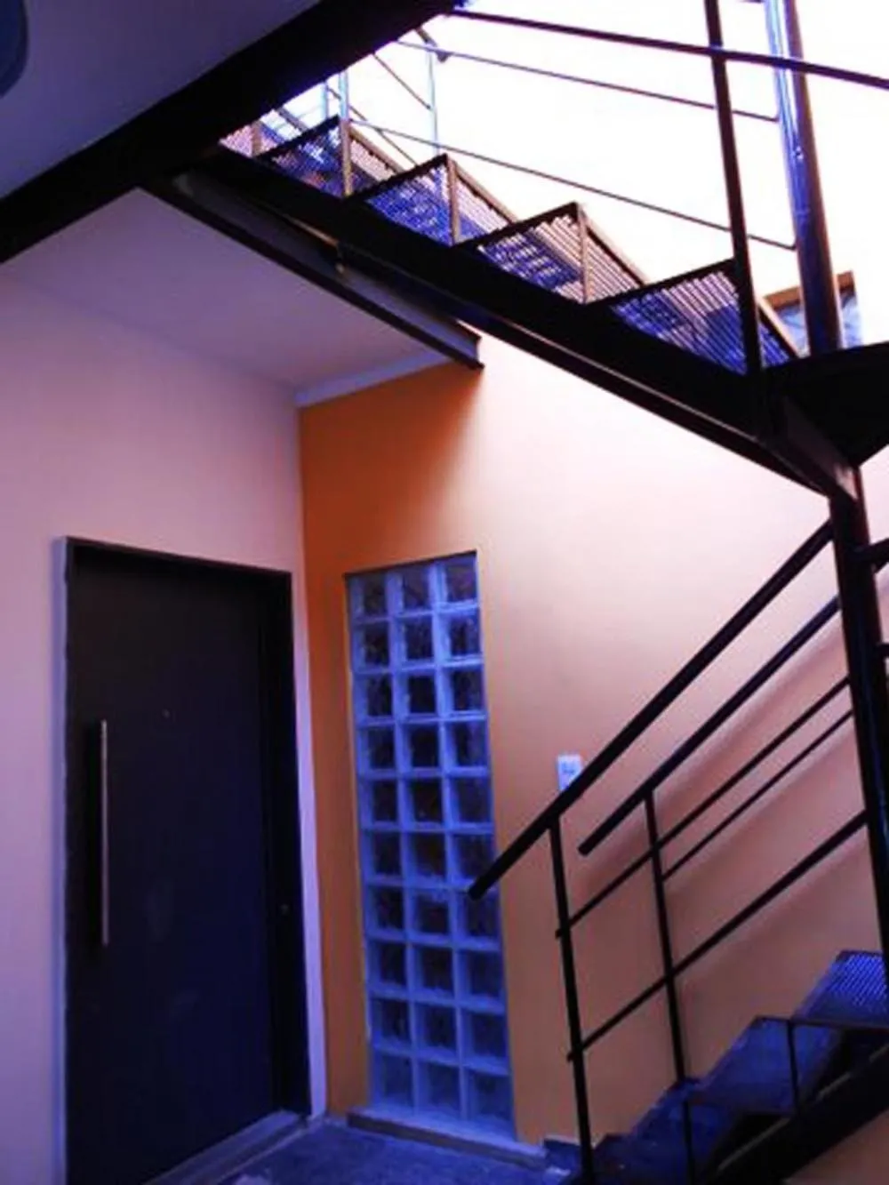 Apartment con terraza 1 piso por escalera
