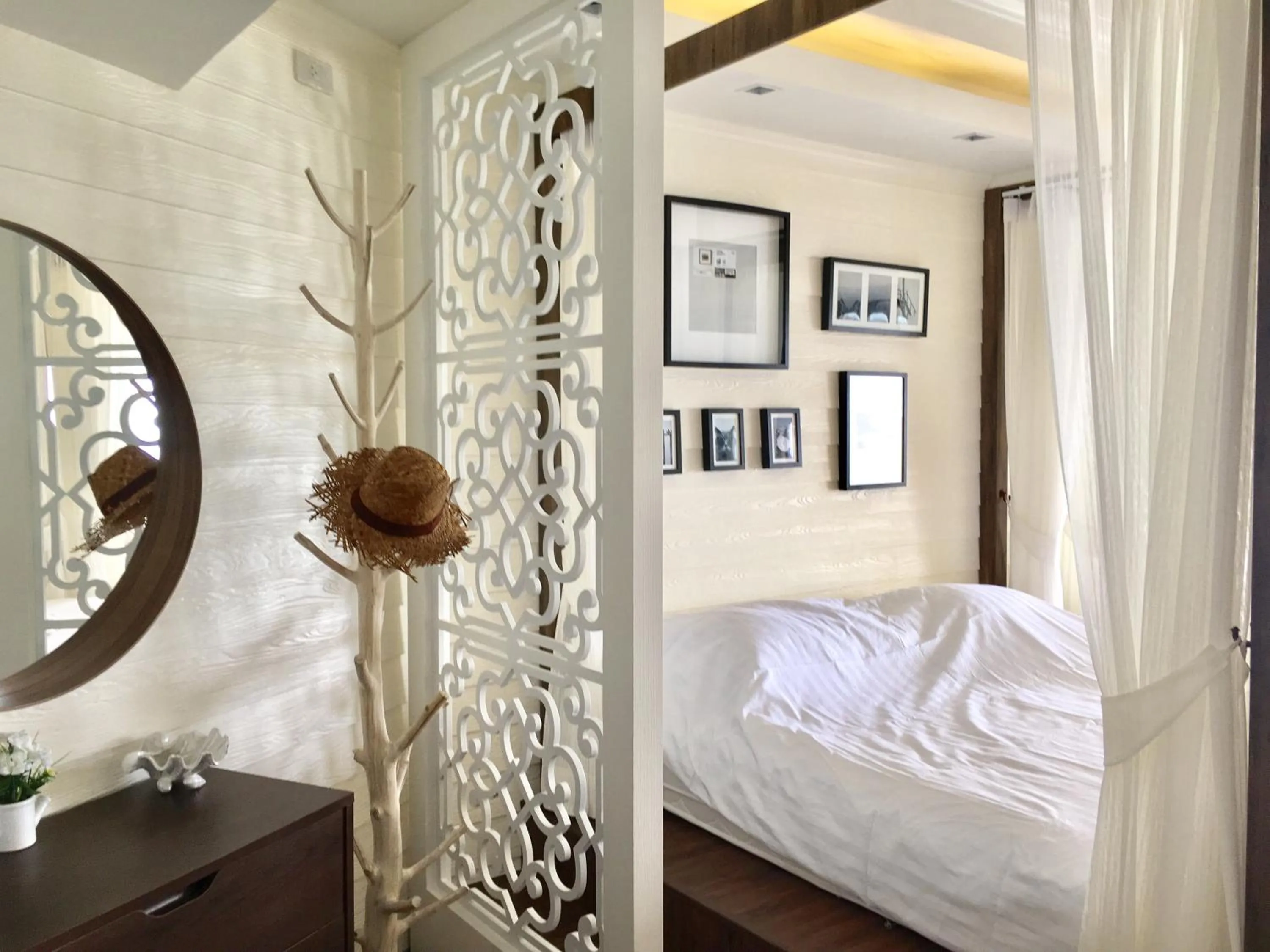 Bed in Sandy Beach Condo 17D