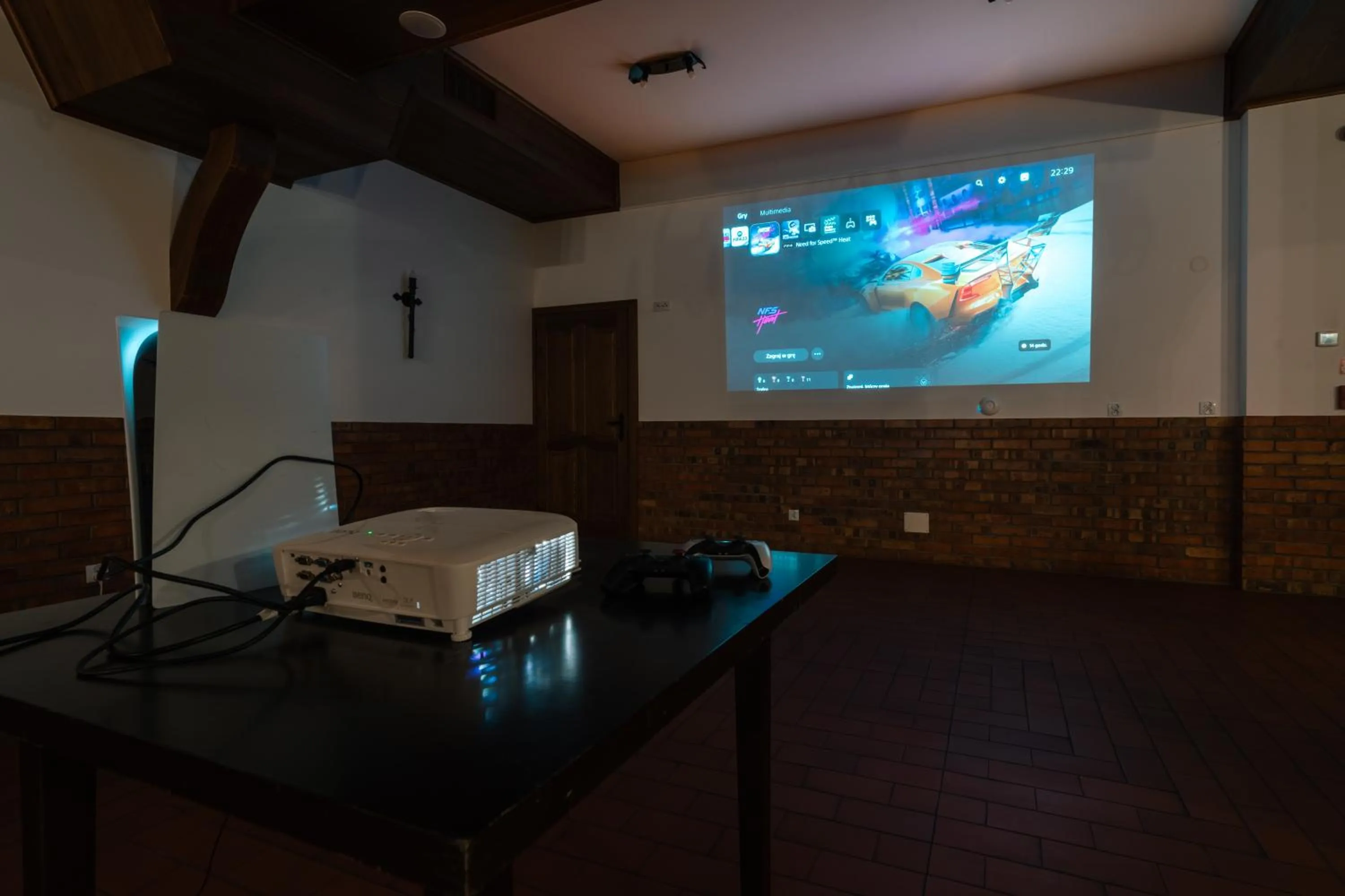 Game Room in Hotel Pod Figurą