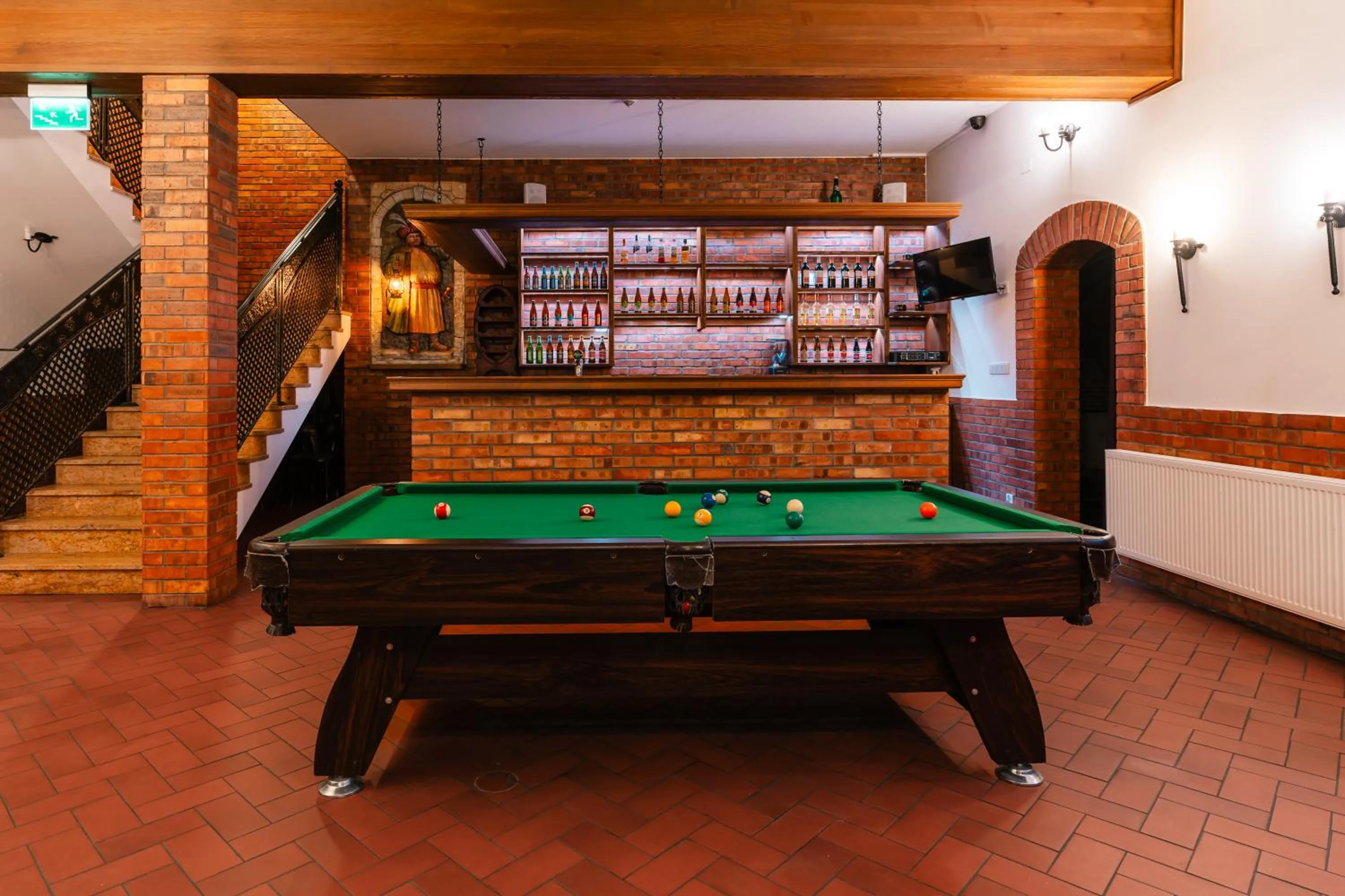 Billiard in Hotel Pod Figurą