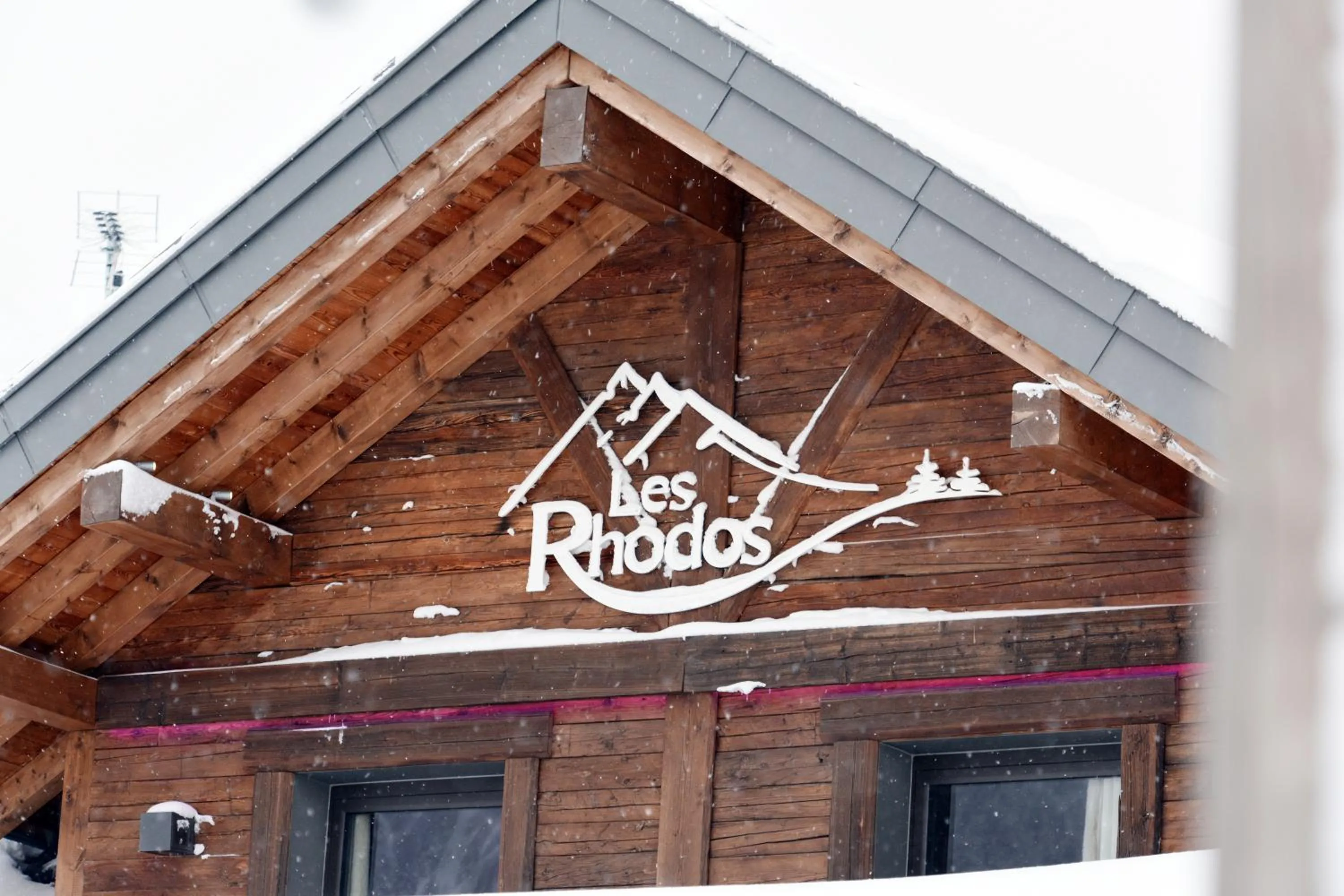 Property building in Les Rhodos