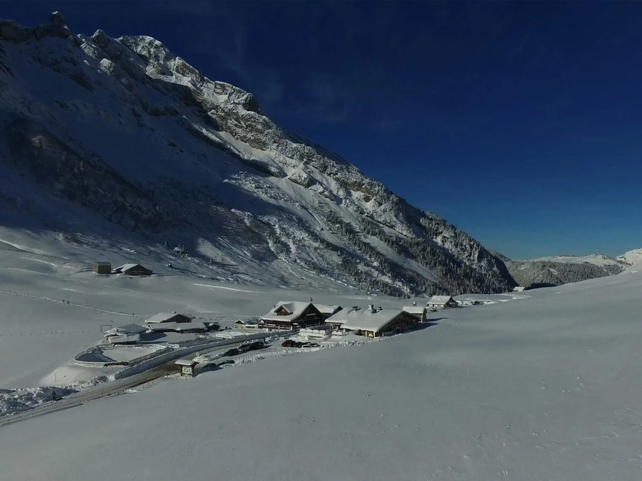 Facade/entrance in Les Rhodos