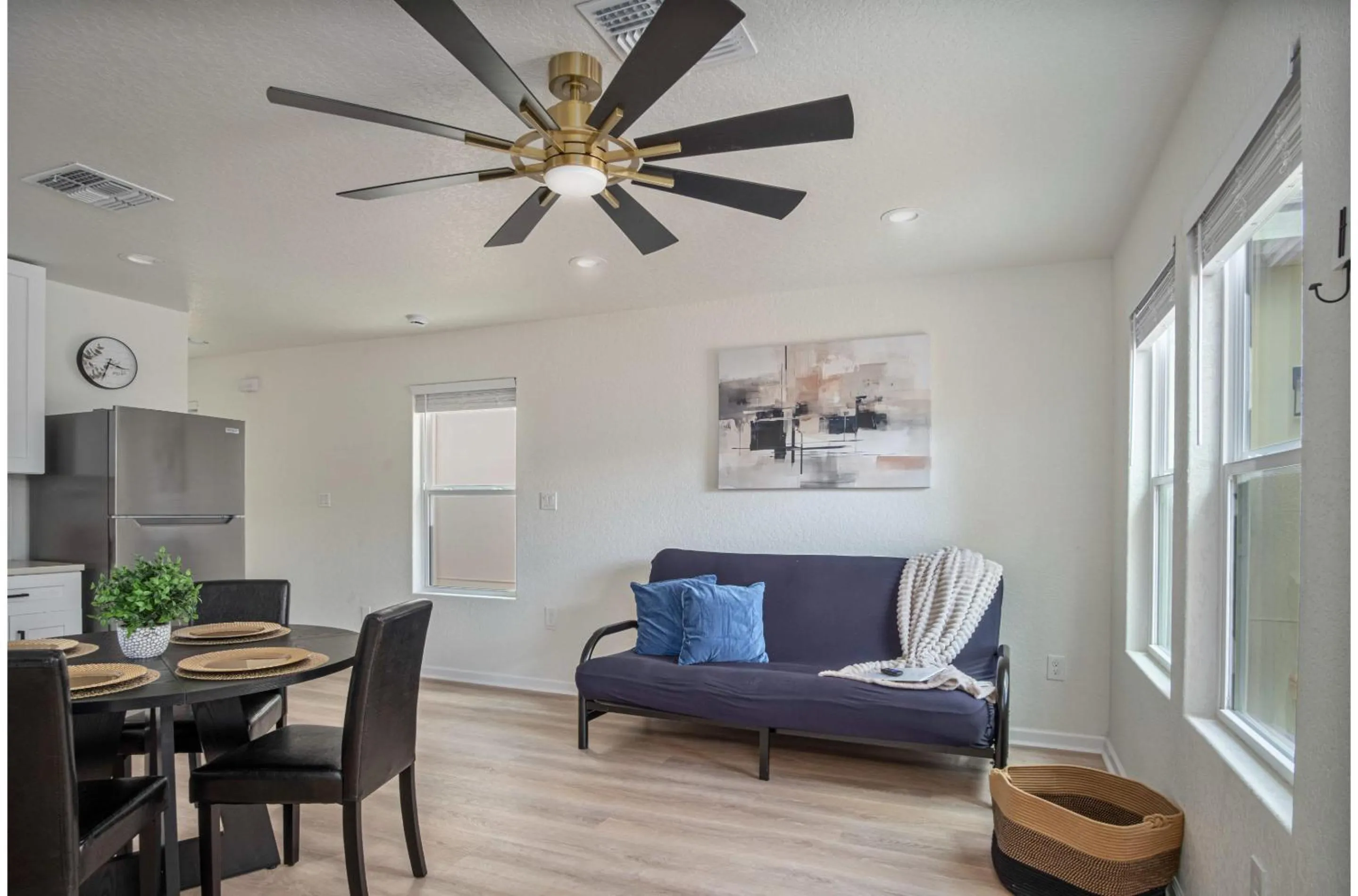 Historic Comfort 2BR1BA Guesthouse Near Riverwalk