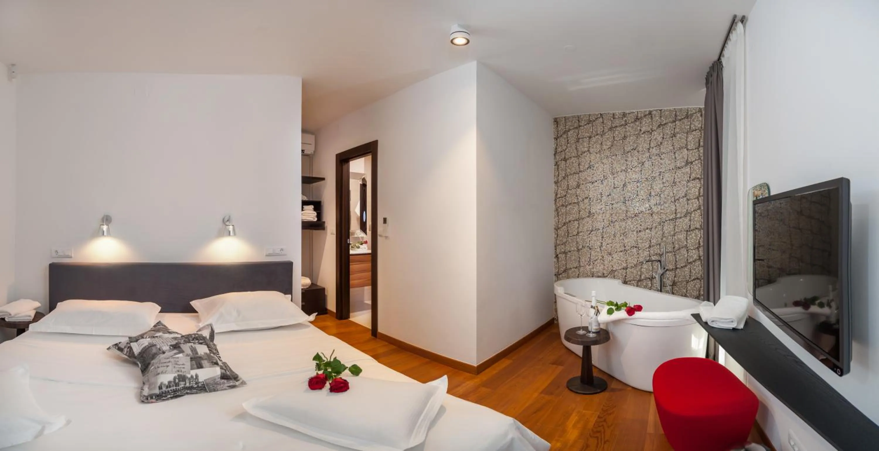 TV and multimedia, Bed in Alba Residence
