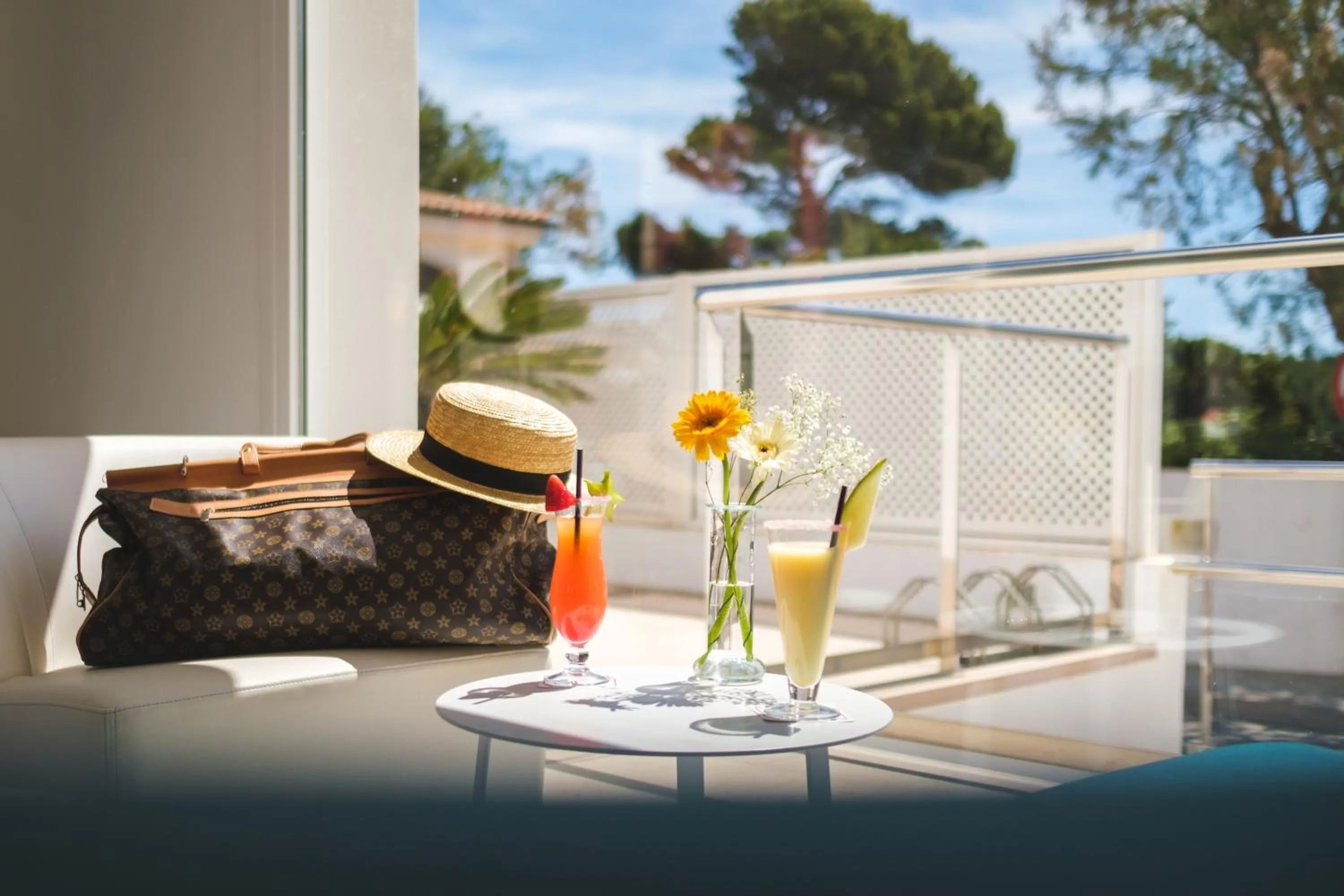 Lounge or bar in Welikehotel Triton Beach