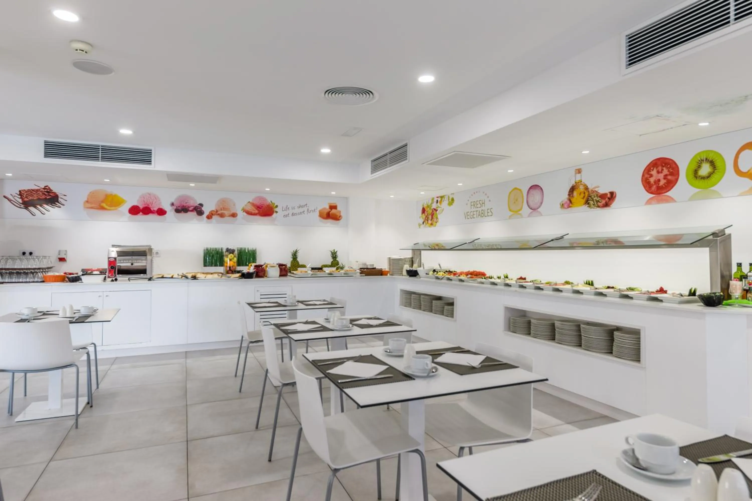 Restaurant/places to eat in Welikehotel Triton Beach