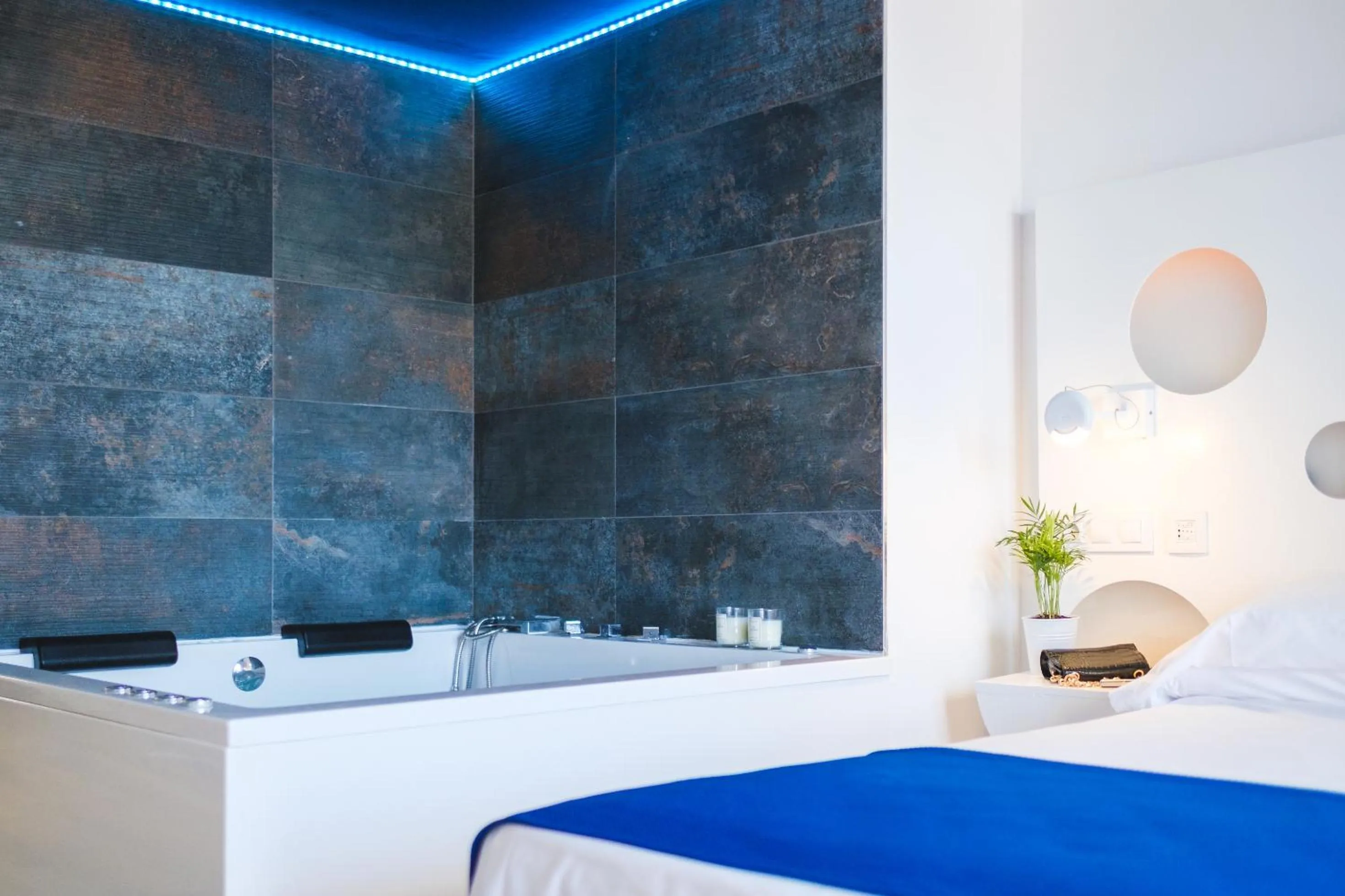 Hot Tub, Bed in Welikehotel Triton Beach