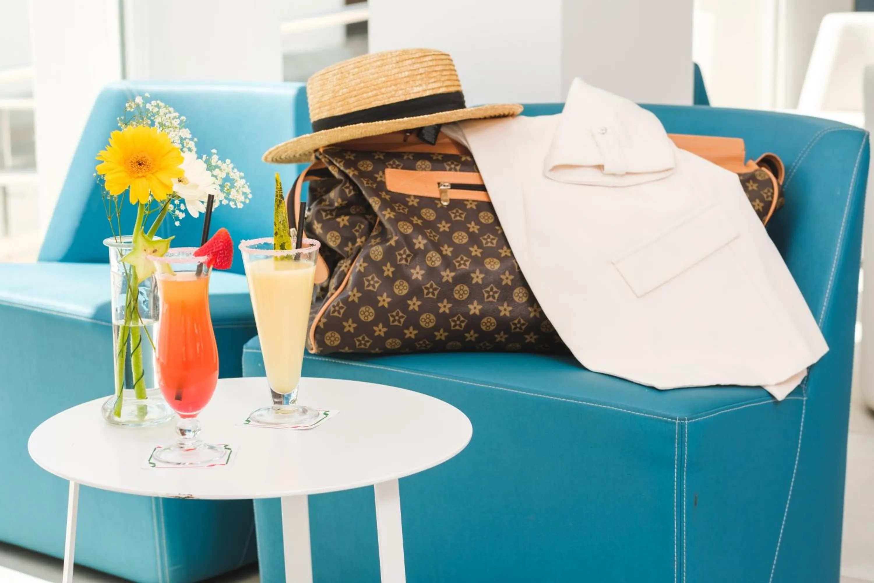 Lounge or bar in Welikehotel Triton Beach