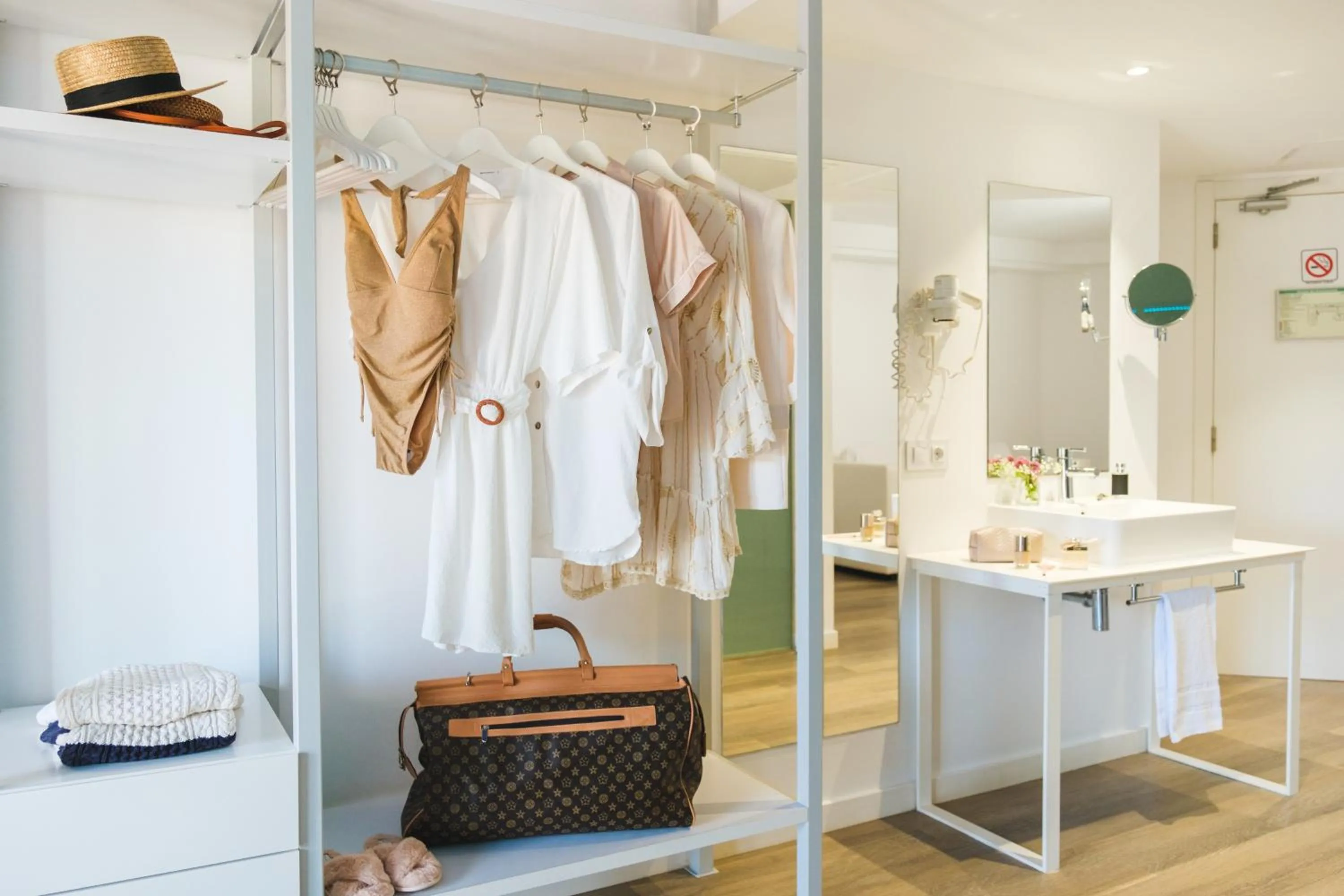 wardrobe in Welikehotel Triton Beach