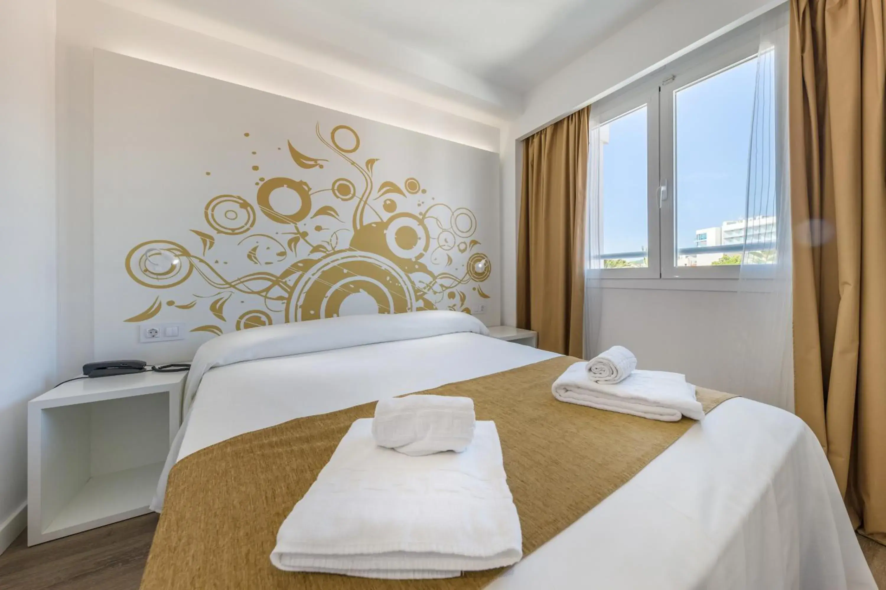 Bed in Welikehotel Triton Beach Bed in Welikehotel Triton Beach