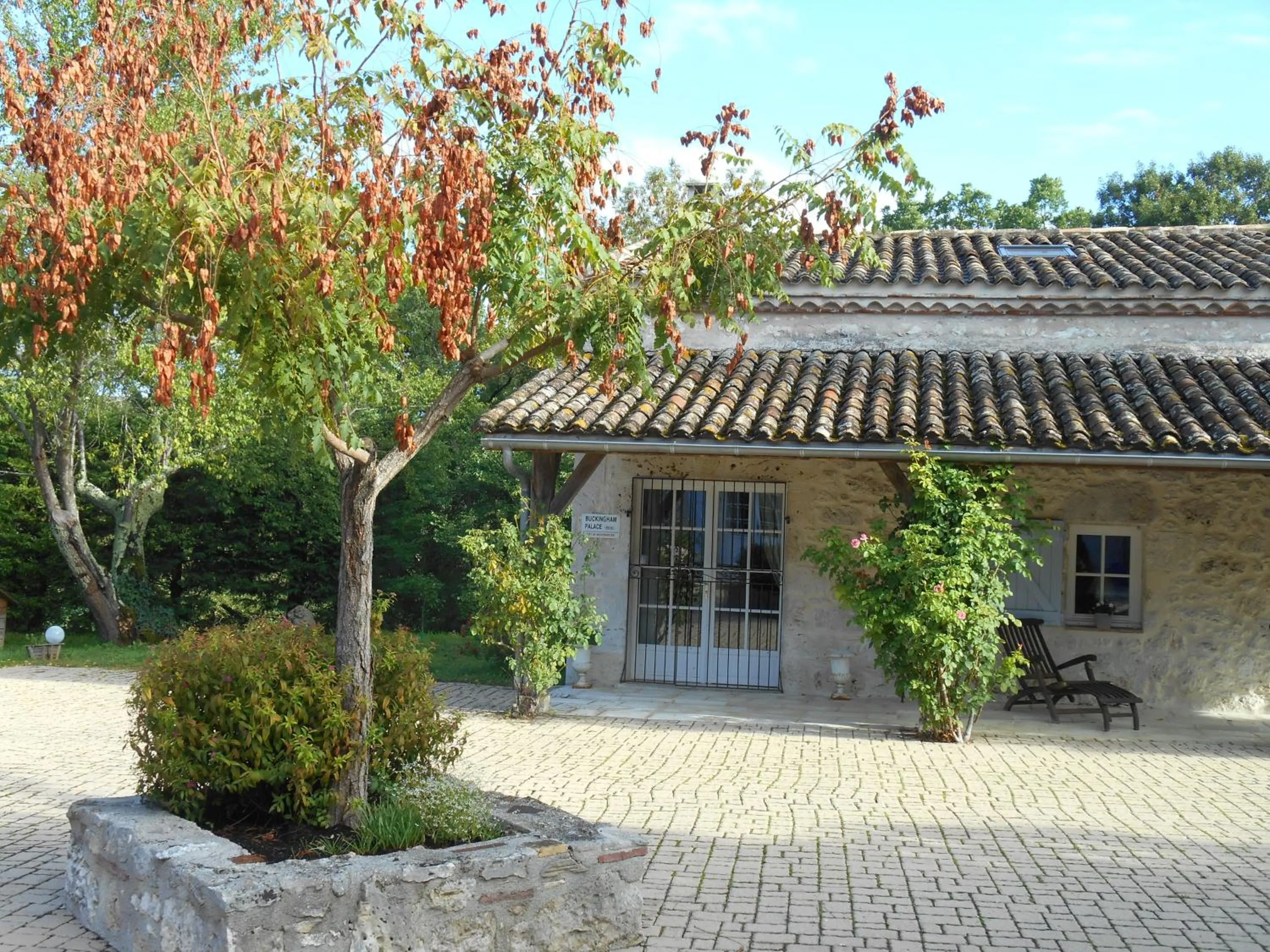 Facade/entrance in Le Colombier