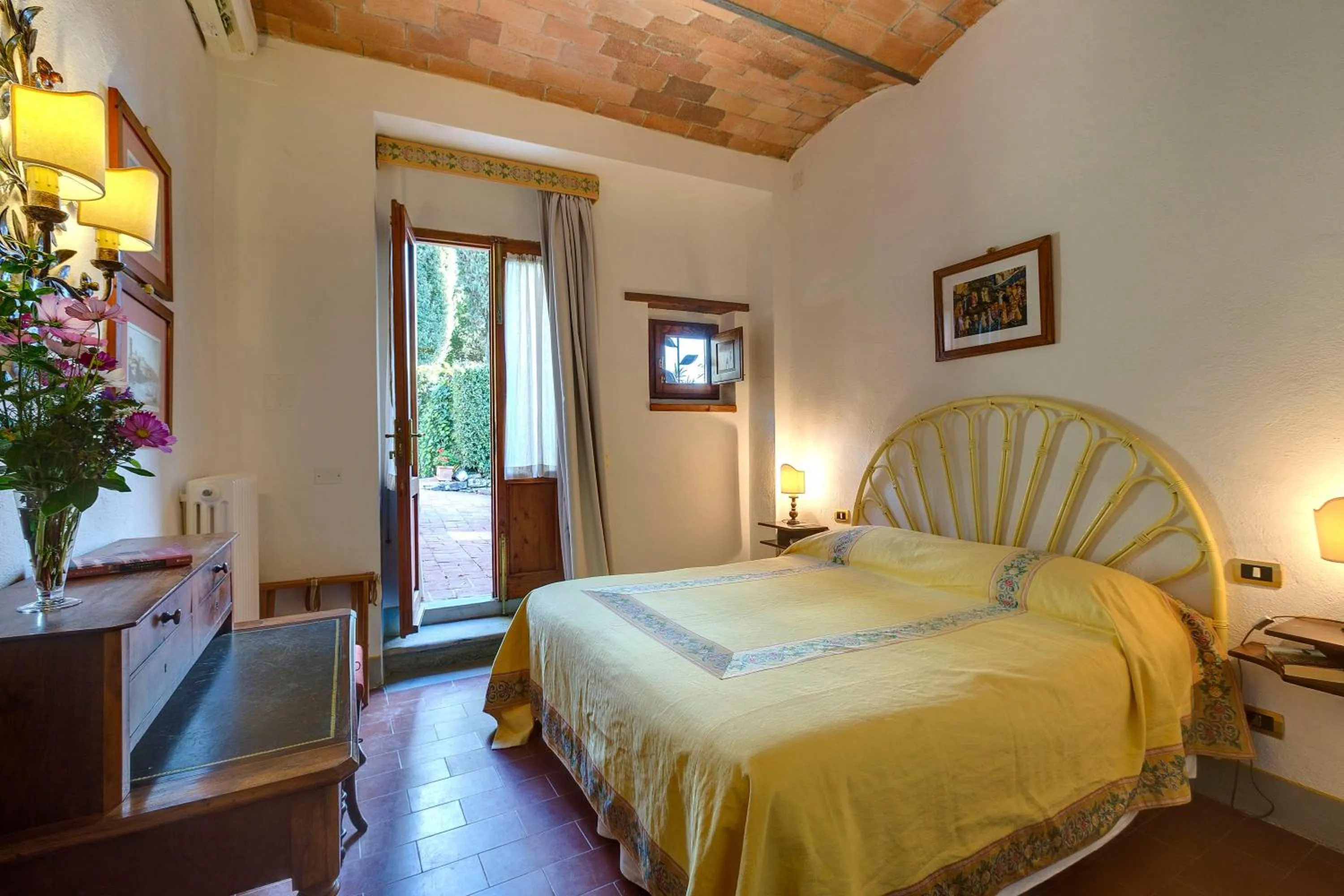 Photo of the whole room, Bed in Villa Le Barone