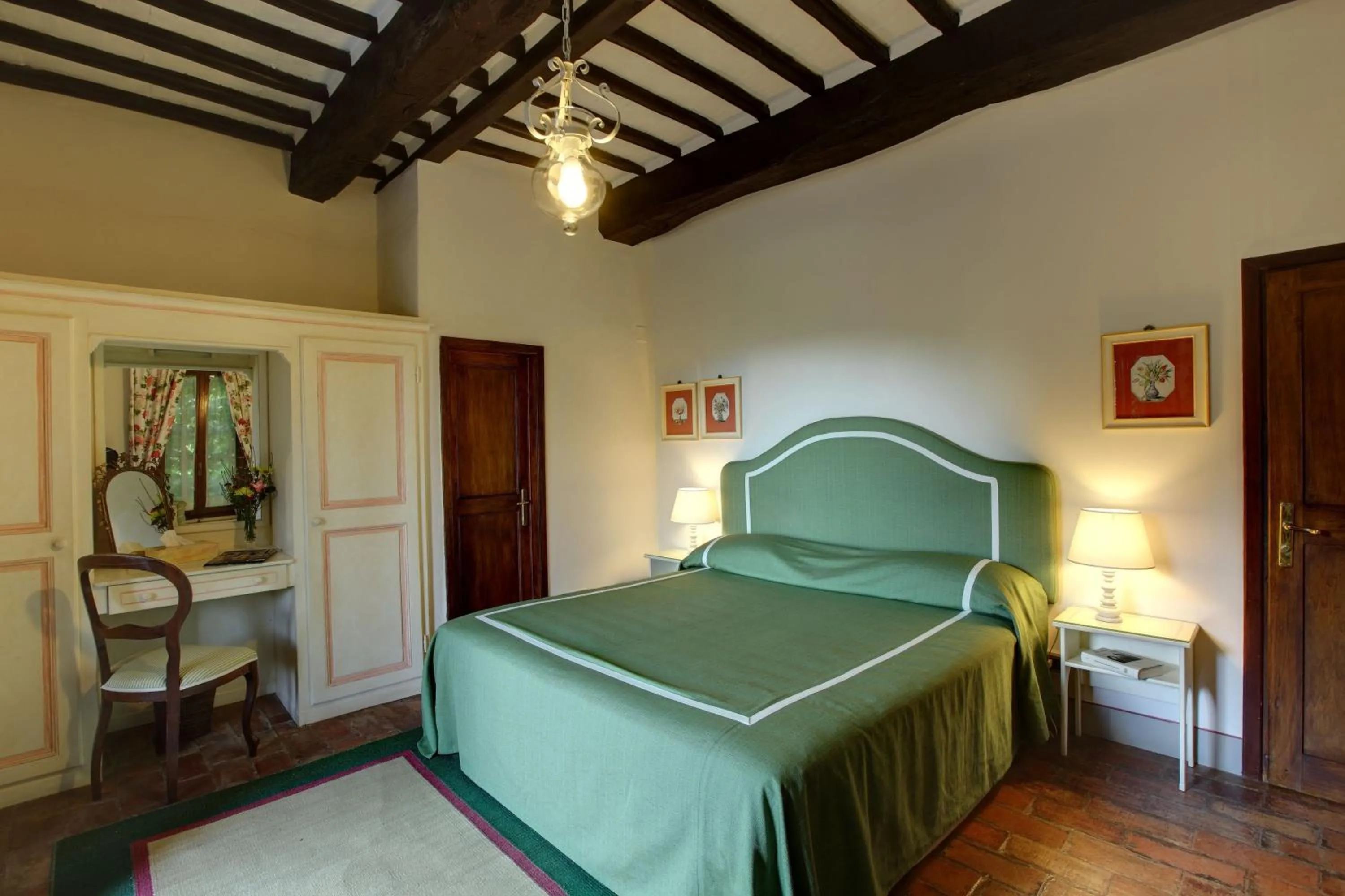 Photo of the whole room, Bed in Villa Le Barone
