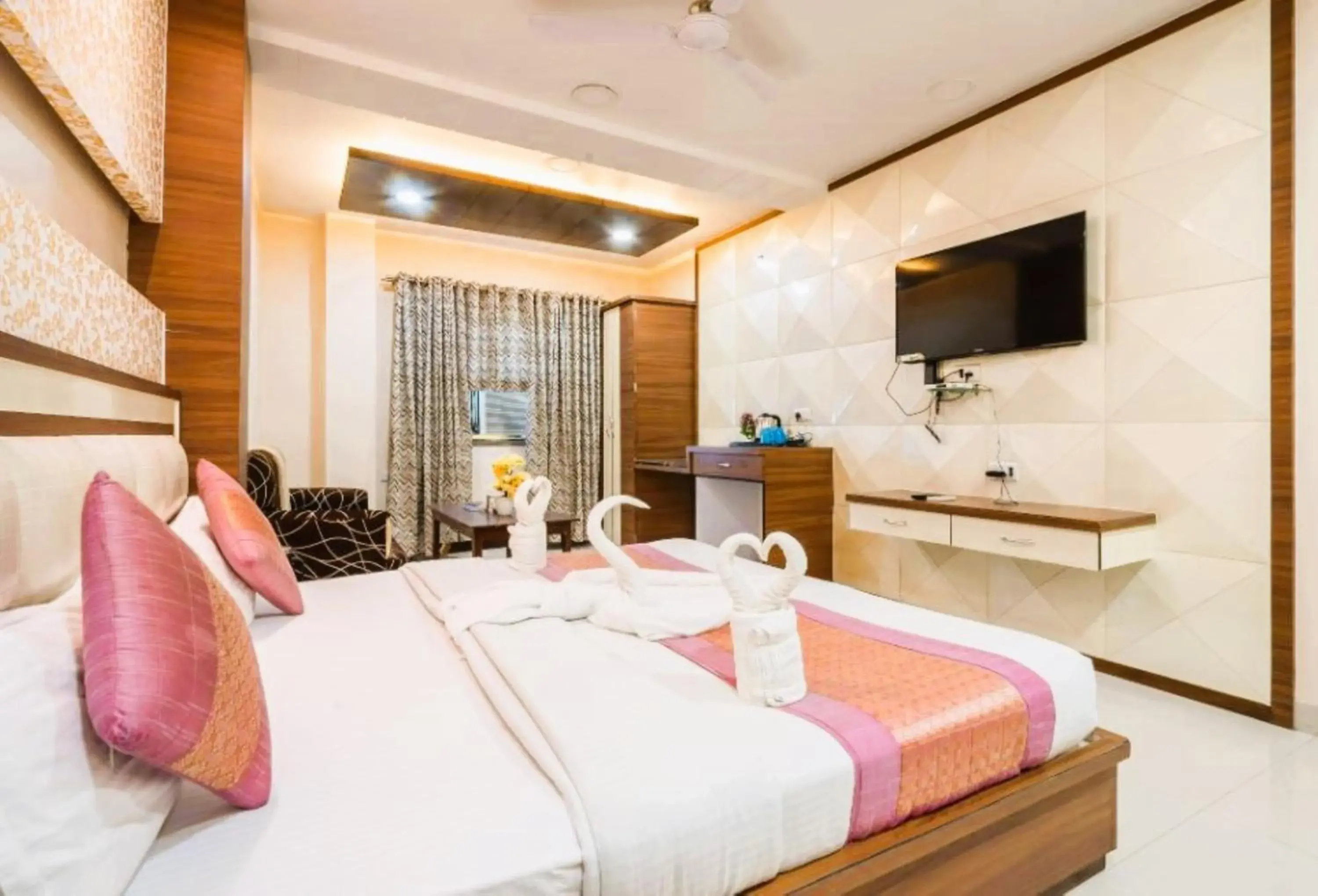 Bedroom, Bed in Hotel Manas Continental Gorakhpur Bedroom, Bed in Hotel Manas Continental Gorakhpur