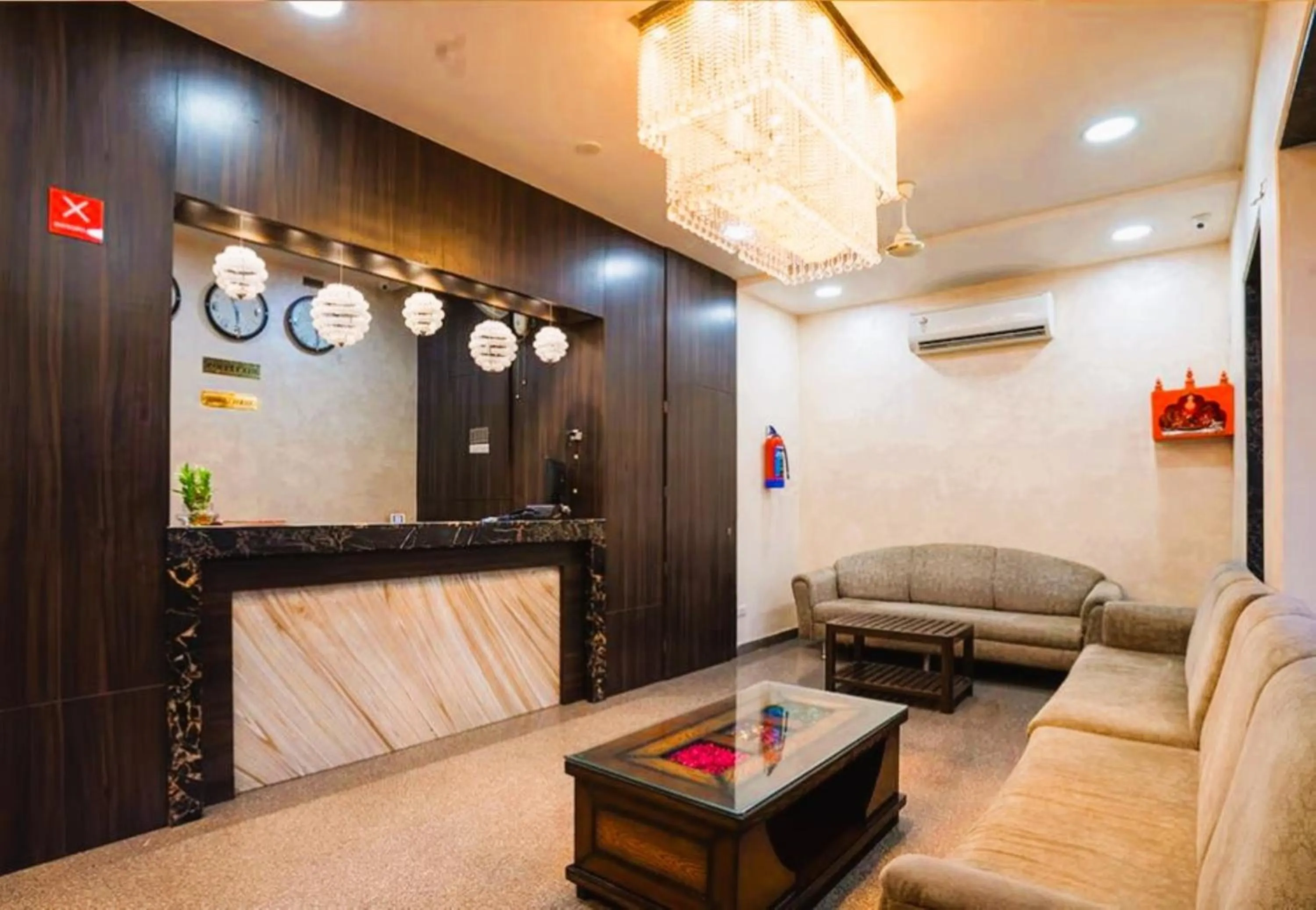 Lobby or reception in Hotel Manas Continental Gorakhpur