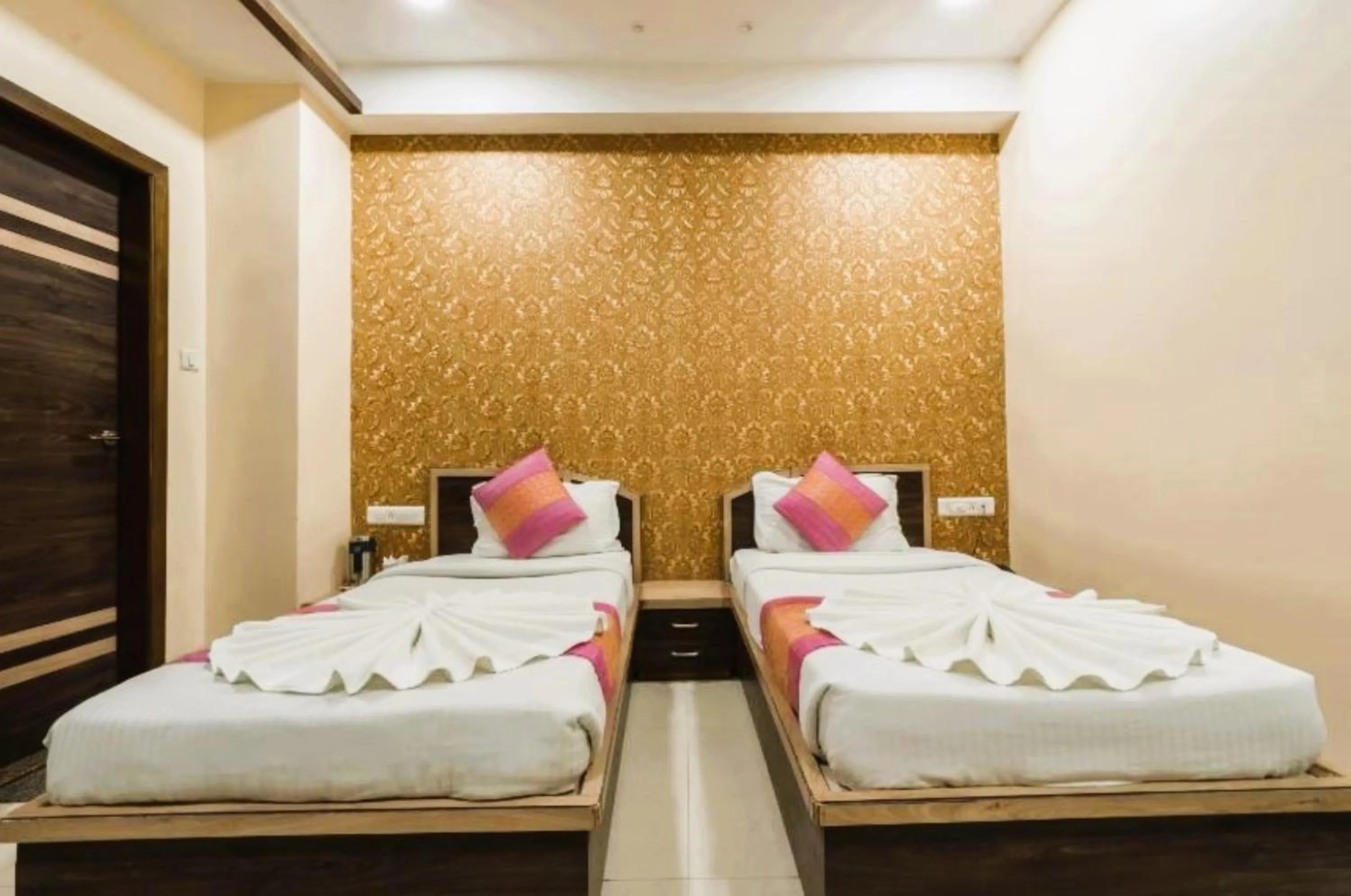 Bed in Hotel Manas Continental Gorakhpur