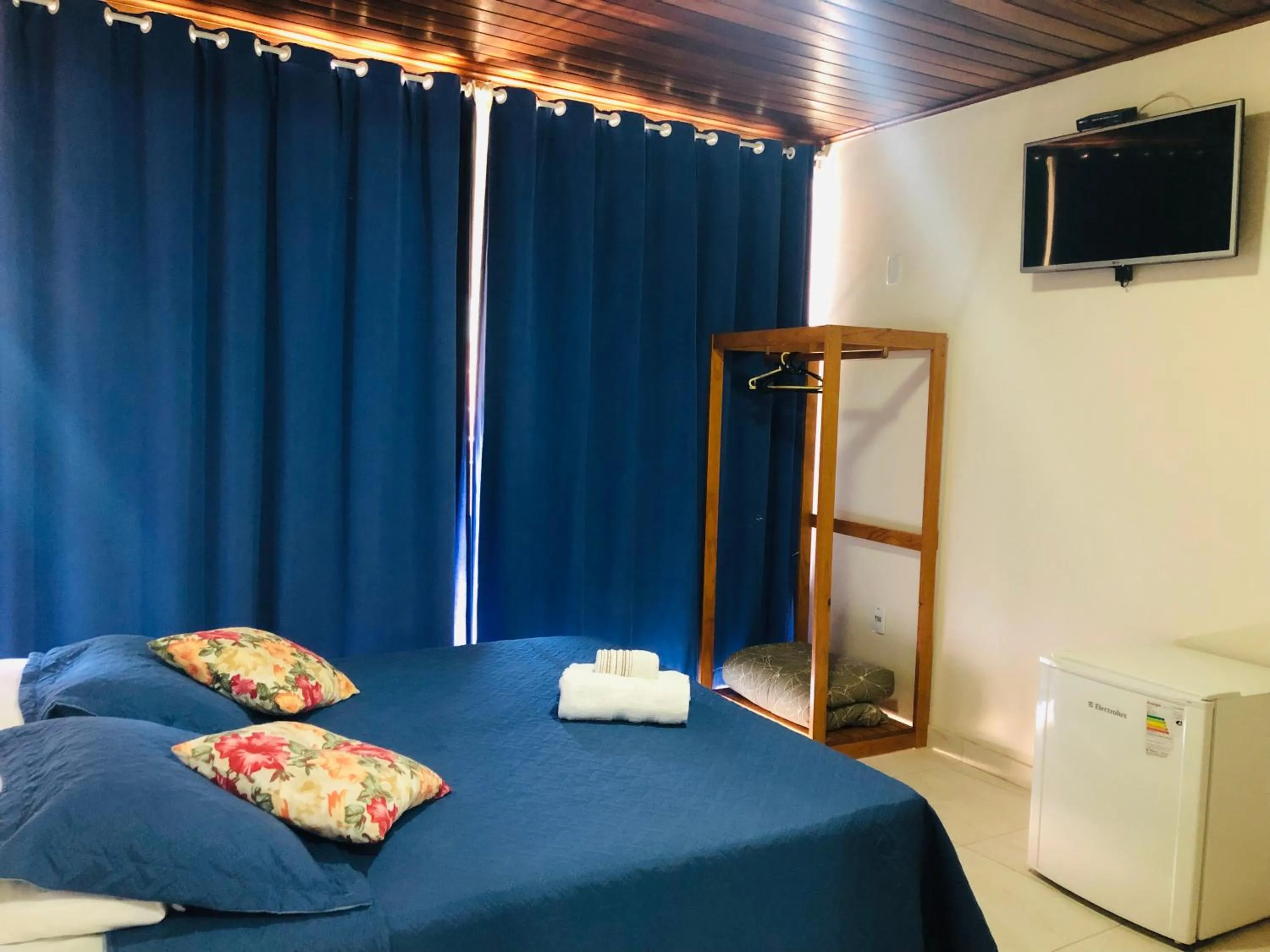 Photo of the whole room, Bed in Porto do Sol Suítes