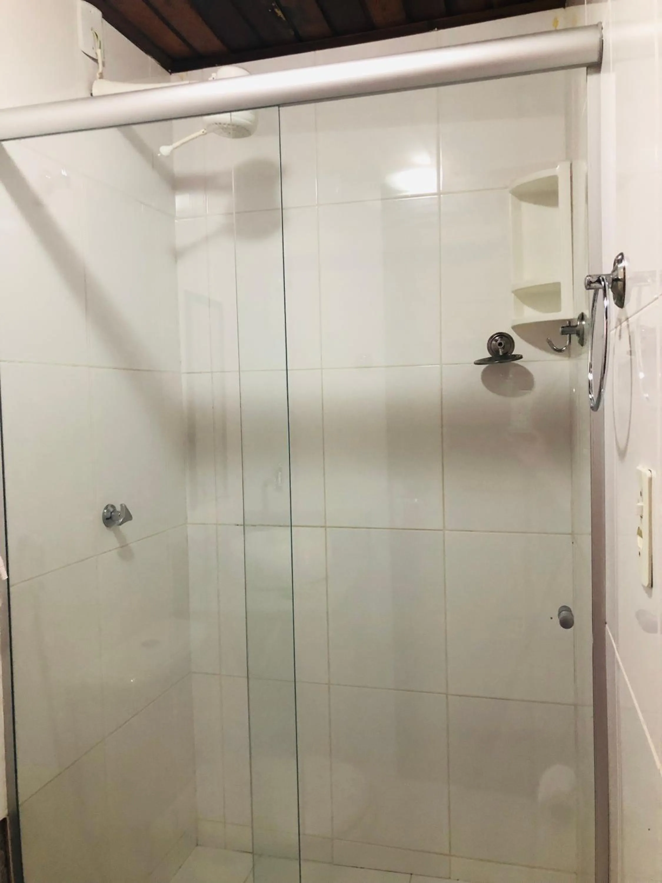 Shower in Porto do Sol Suítes