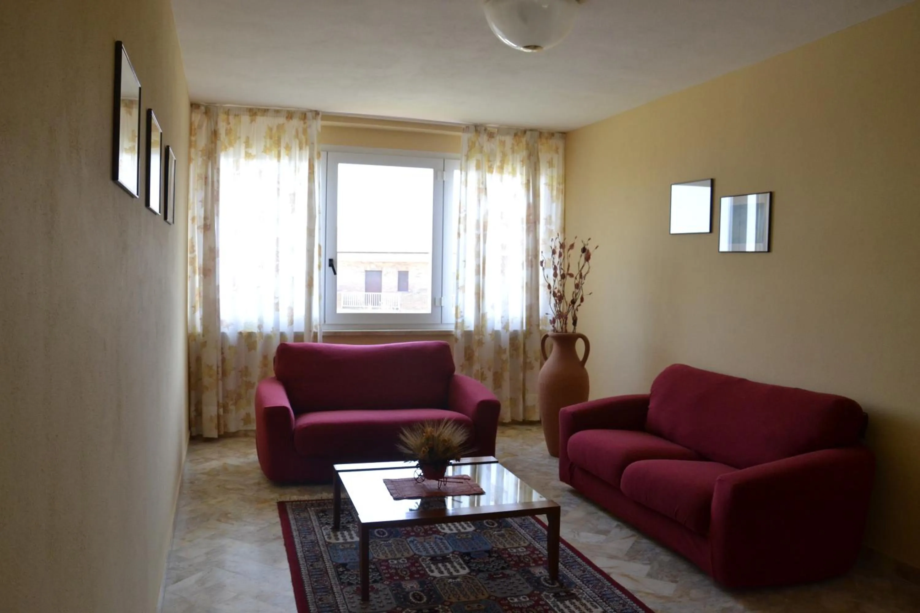 Communal lounge/ TV room in Albergo Di Murlo