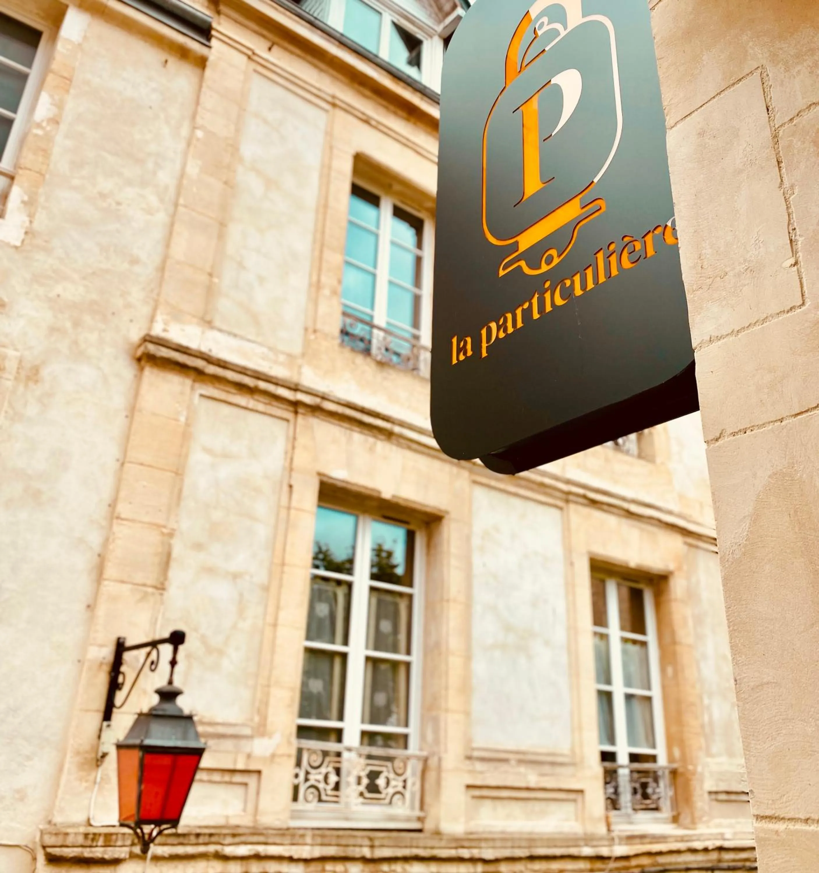 Property logo or sign in Hôtel La Particulière