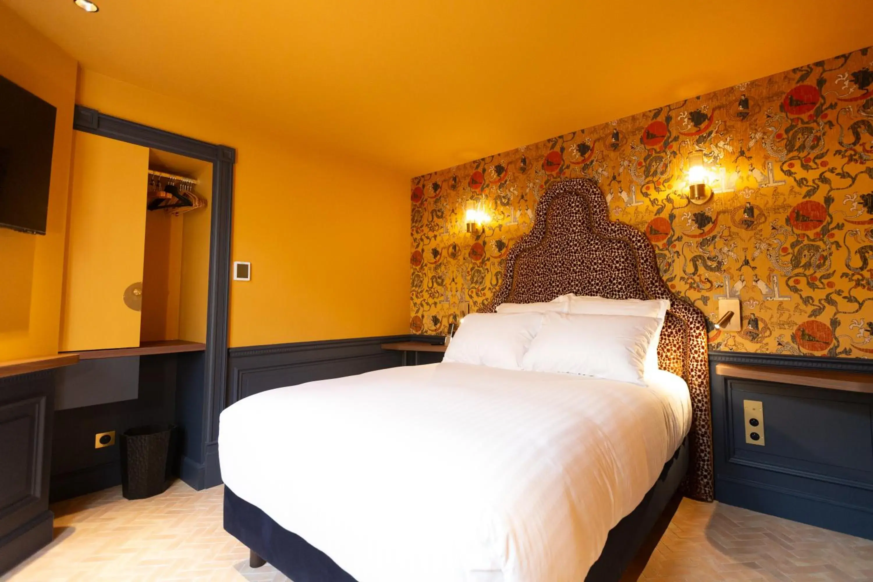 Queen Room - single occupancy in Hôtel La Particulière Queen Room - single occupancy in Hôtel La Particulière