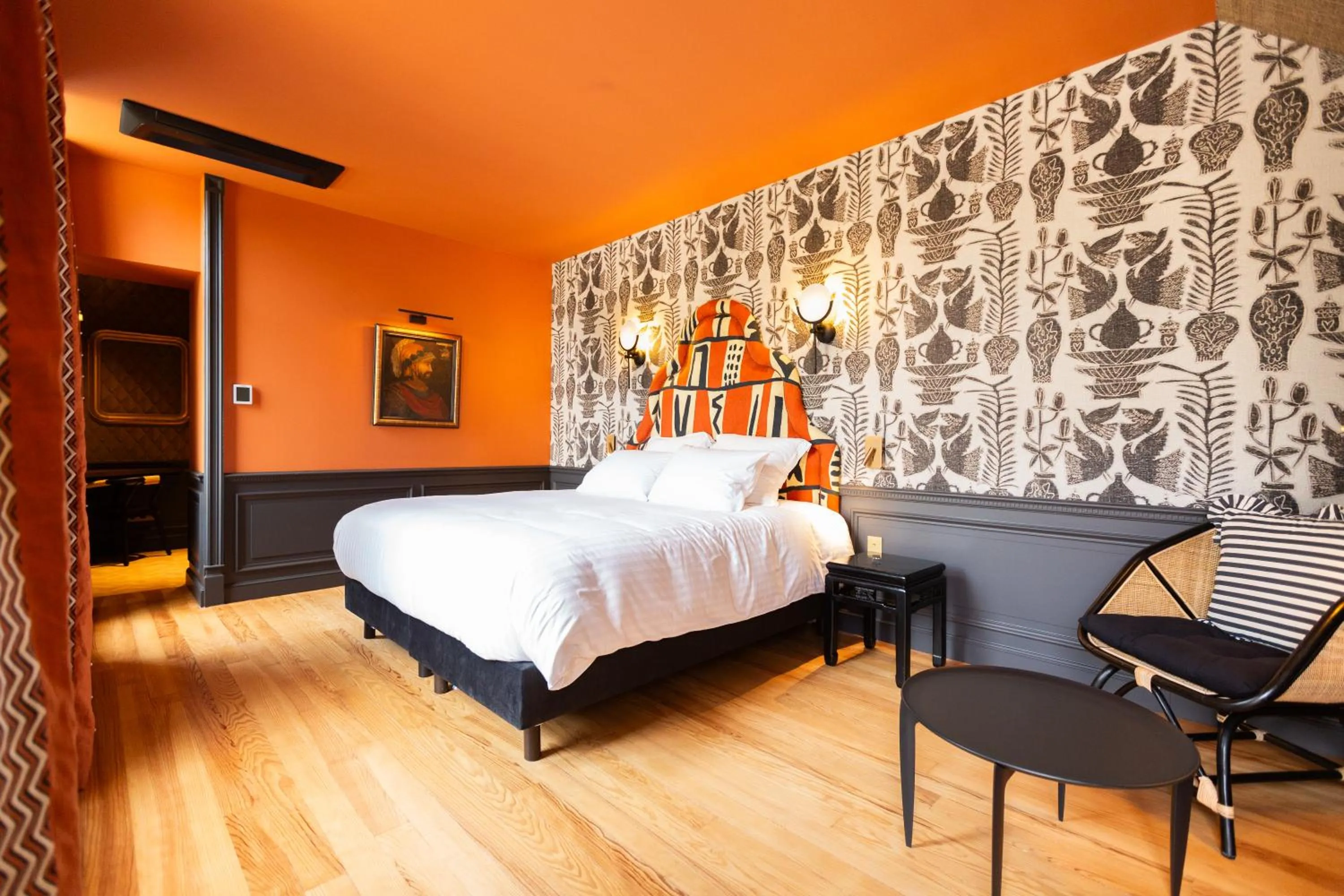 Photo of the whole room, Bed in Hôtel La Particulière