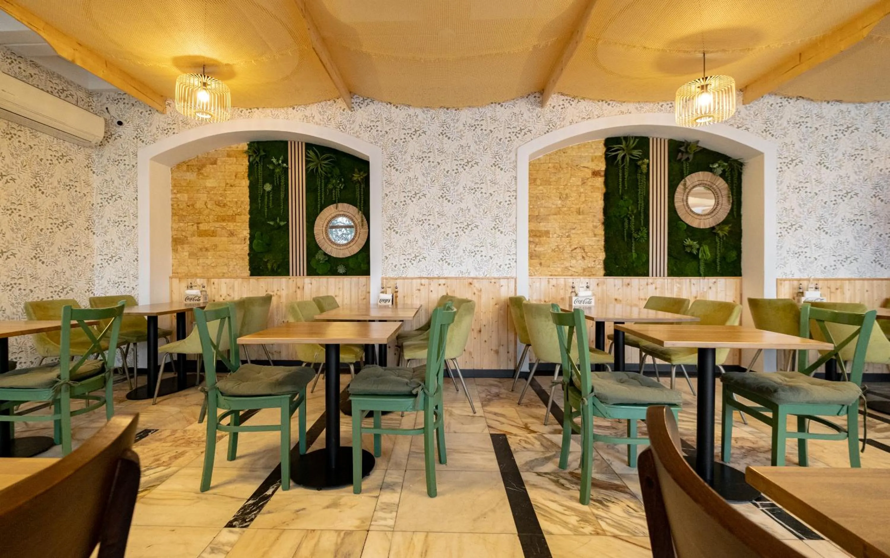 Restaurant/places to eat in Casa de Oaspeți Sfântul Nicolae