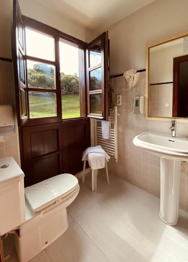 Double Room with Balcony in El Tejo de Comillas Double Room with Balcony in El Tejo de Comillas