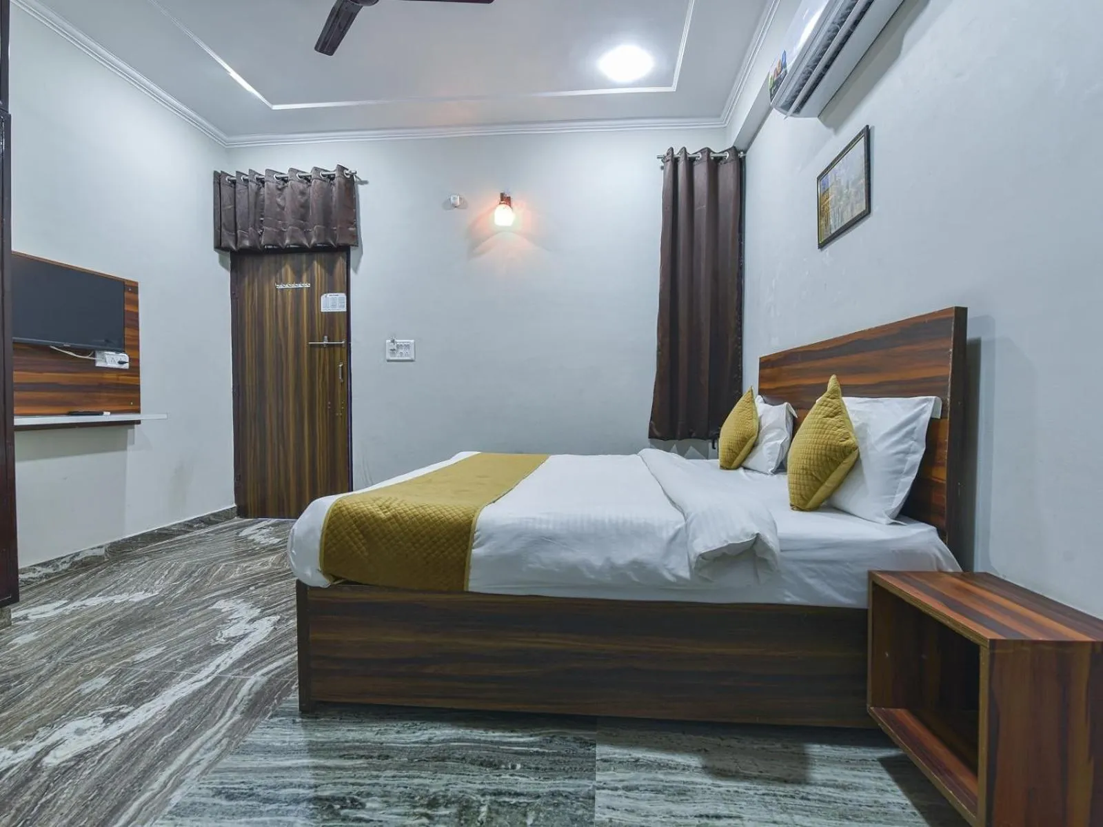 Double Room with Balcony in Hotel Shiv Kalpana
