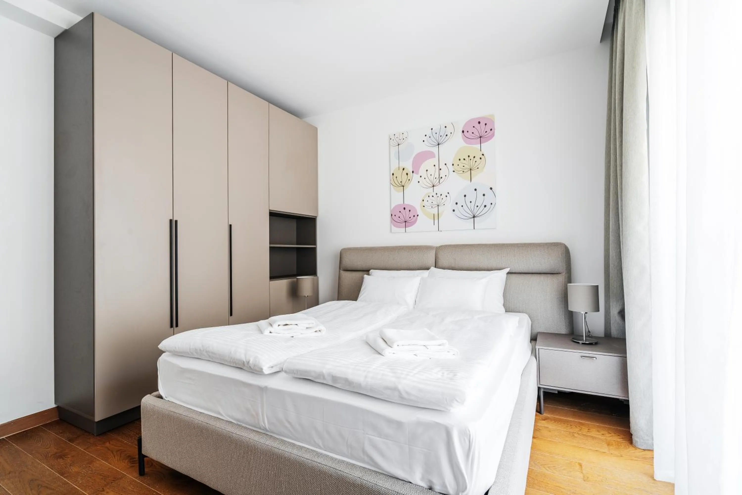 Bedroom, Bed in Risan Bay