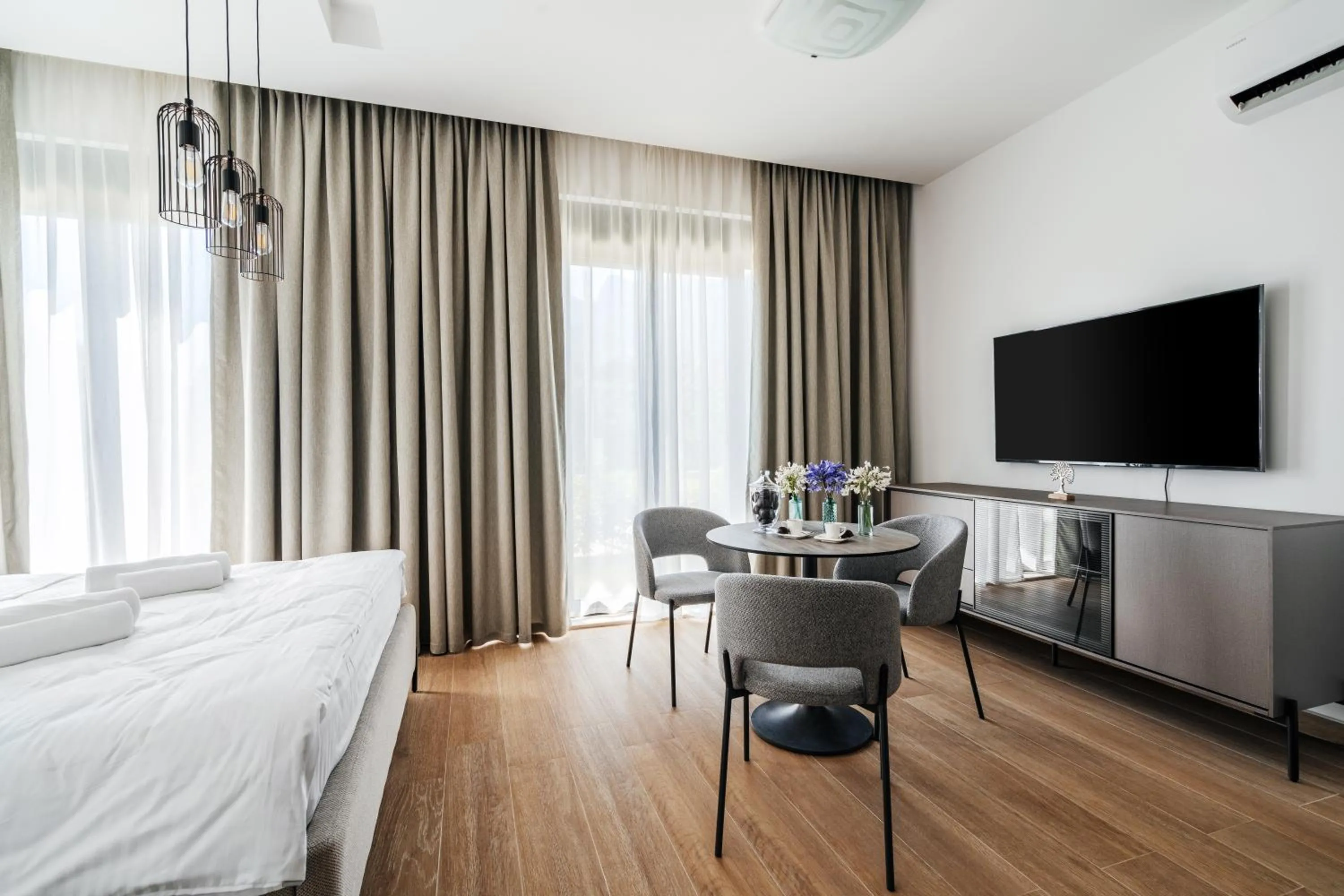Bedroom, Bed in Risan Bay