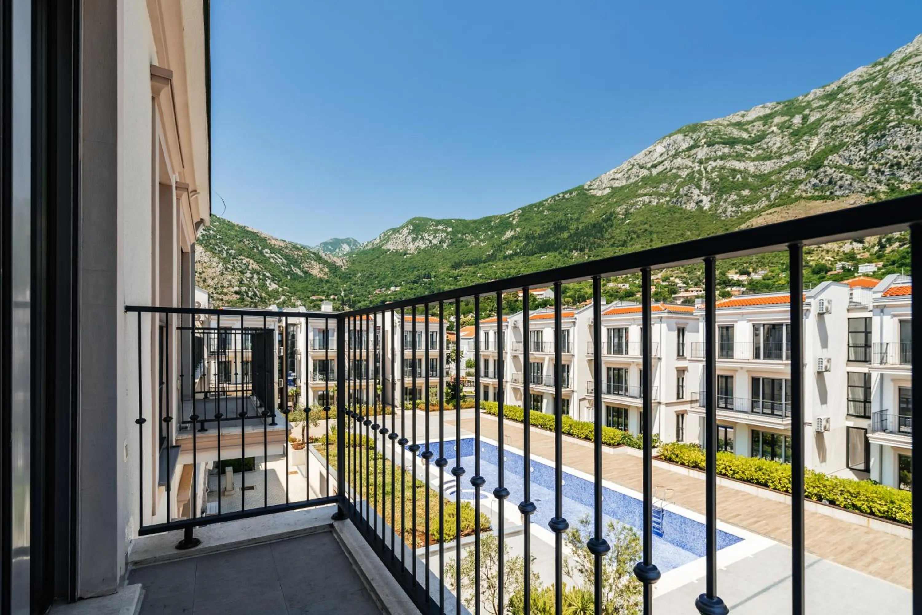 Property building in Risan Bay