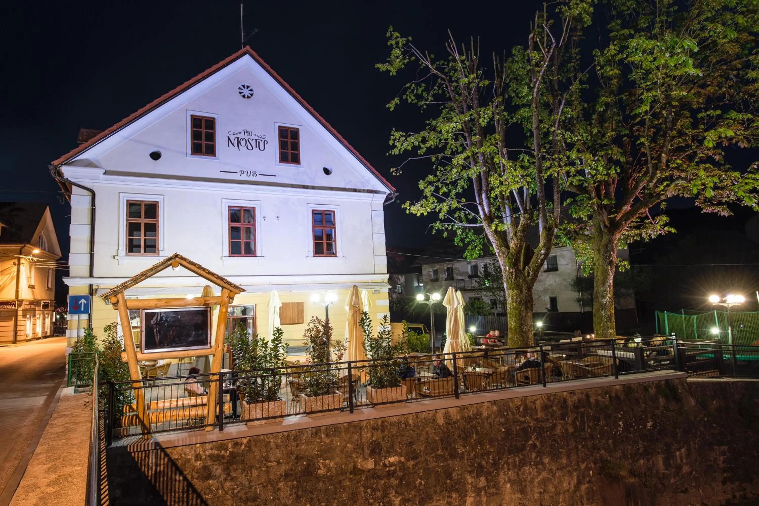 Night in Hotel Pri mostu