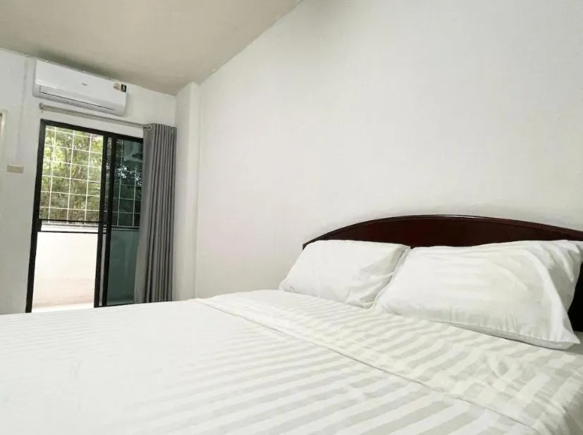 Bed in Sangsri Mansion Bangsaen