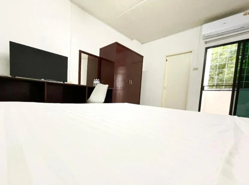 Bed in Sangsri Mansion Bangsaen