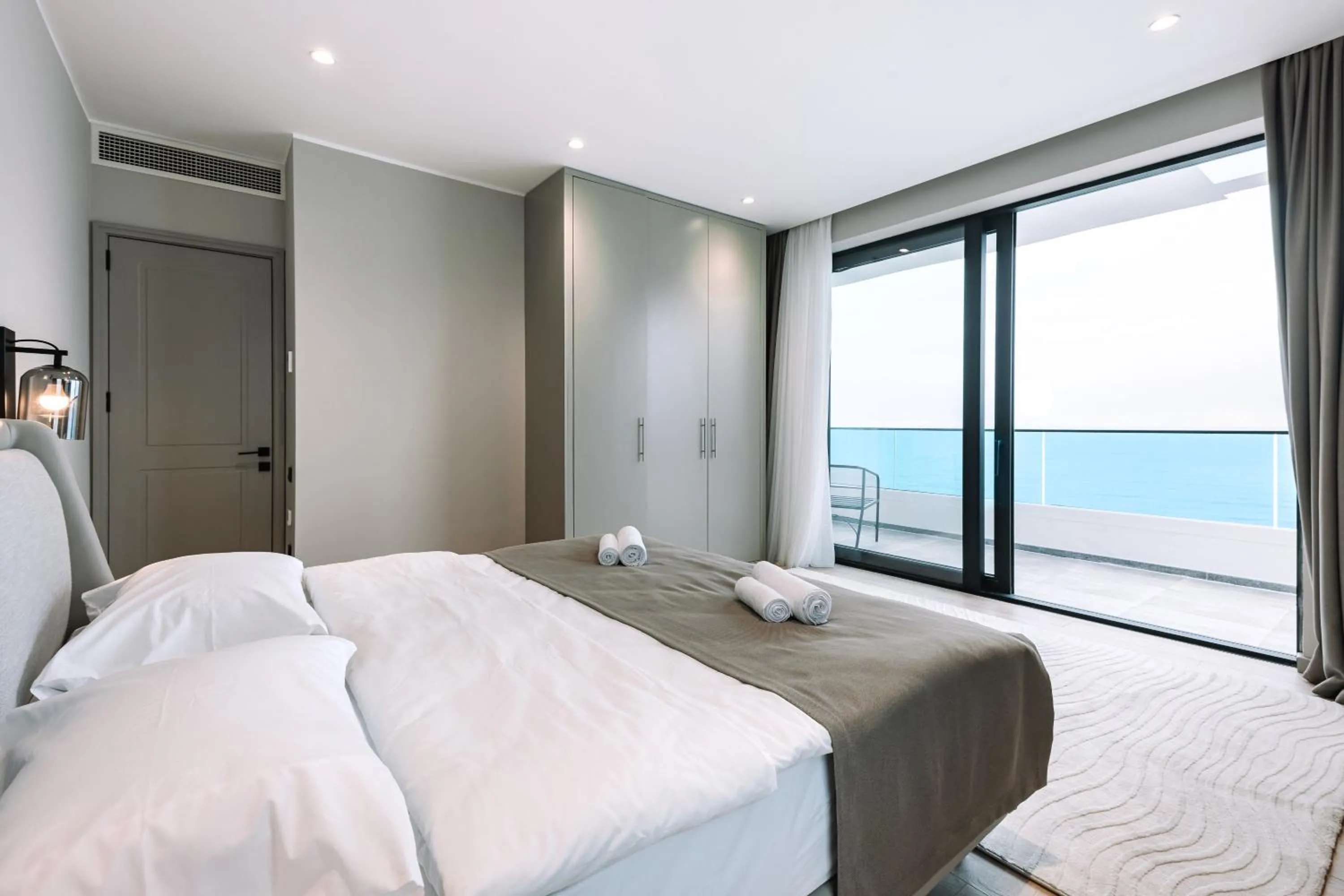 Three-Bedroom Apartment with Sea View in Mziuri Gardens Apartment
