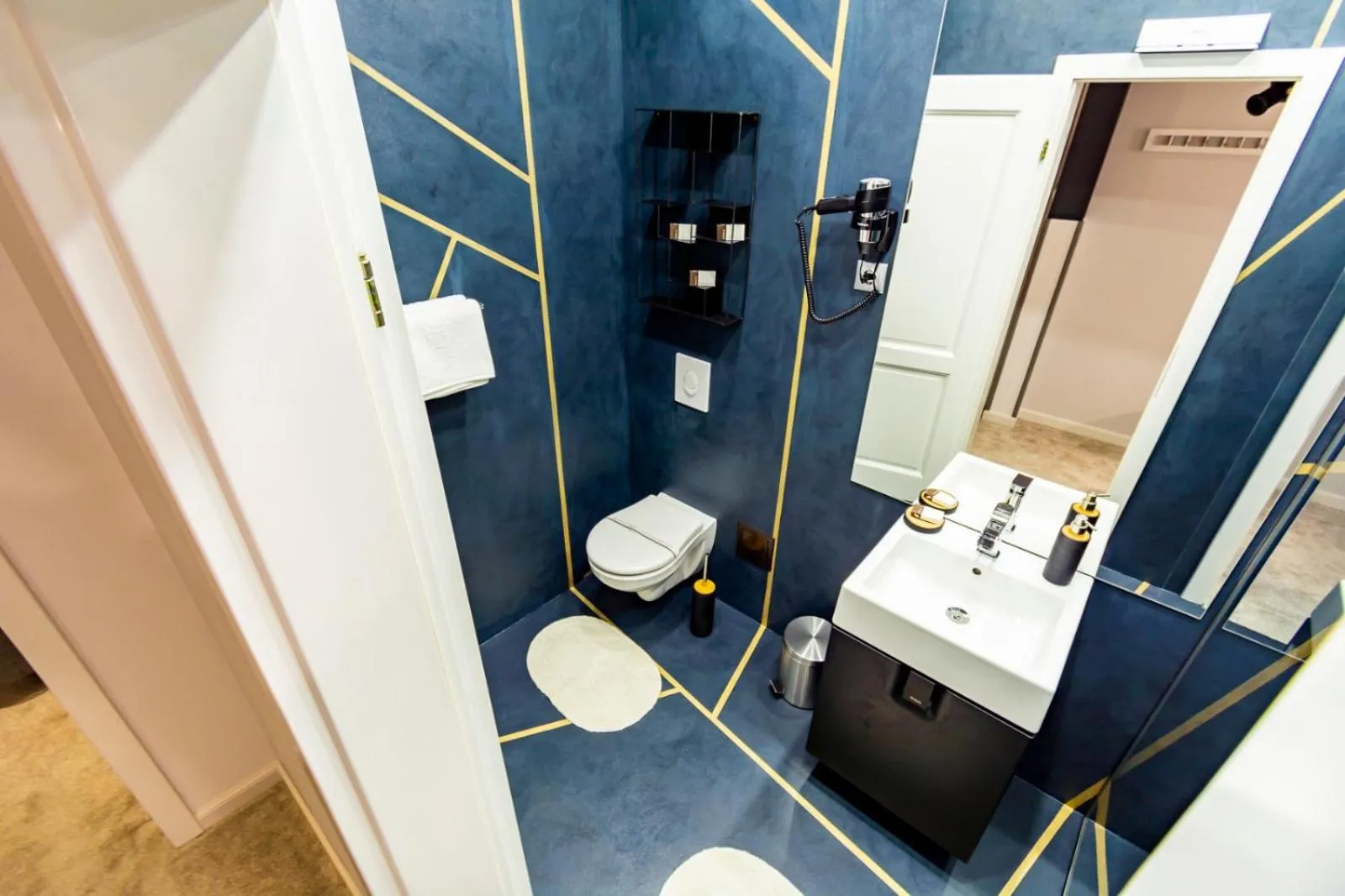 Bathroom in Rabbit Hole