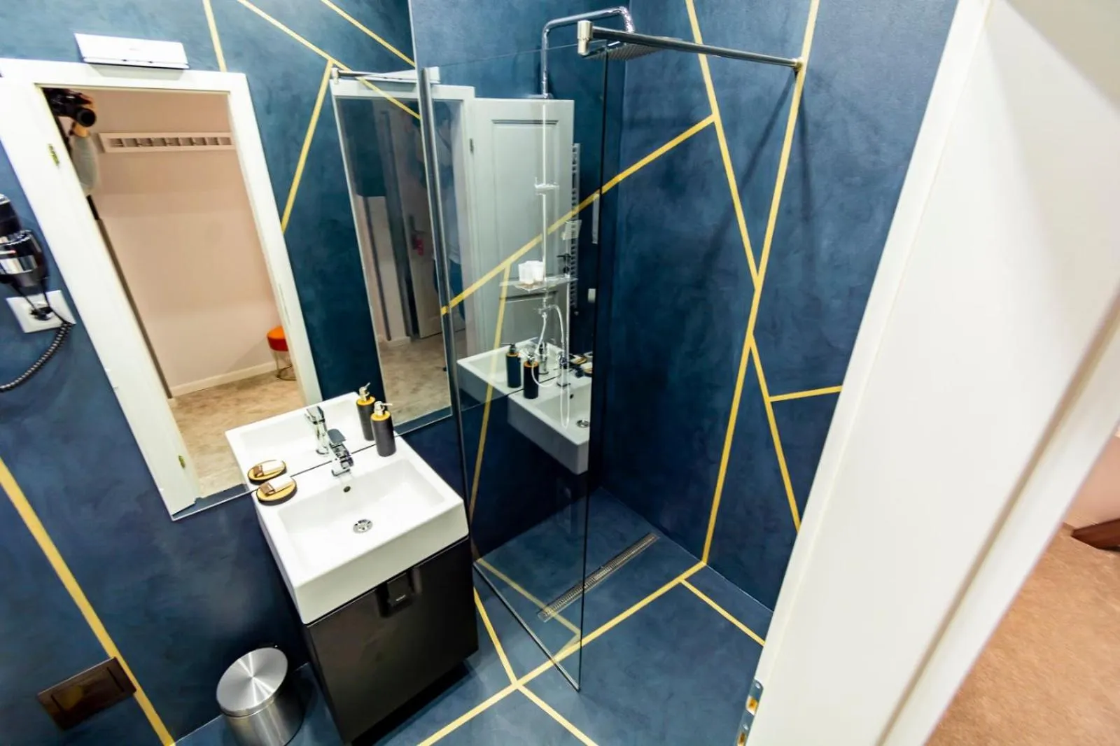 Bathroom in Rabbit Hole